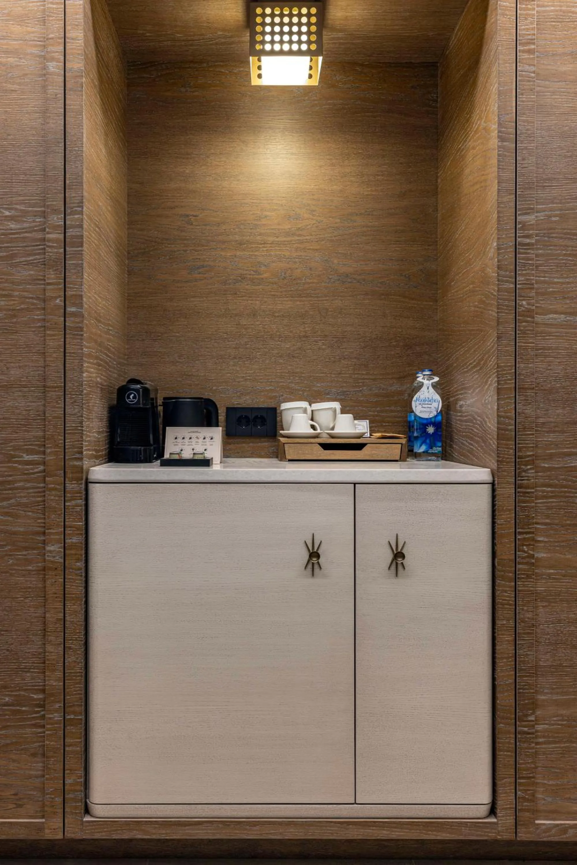 Photo of the whole room in Hilton Istanbul Bosphorus