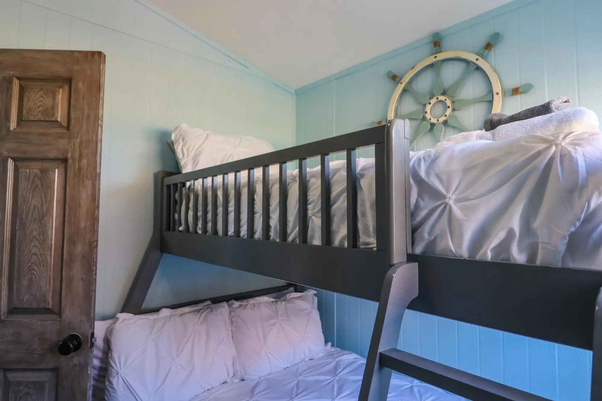 Bed in Come Stay - and Sail Away - at this Lovely Canal Home