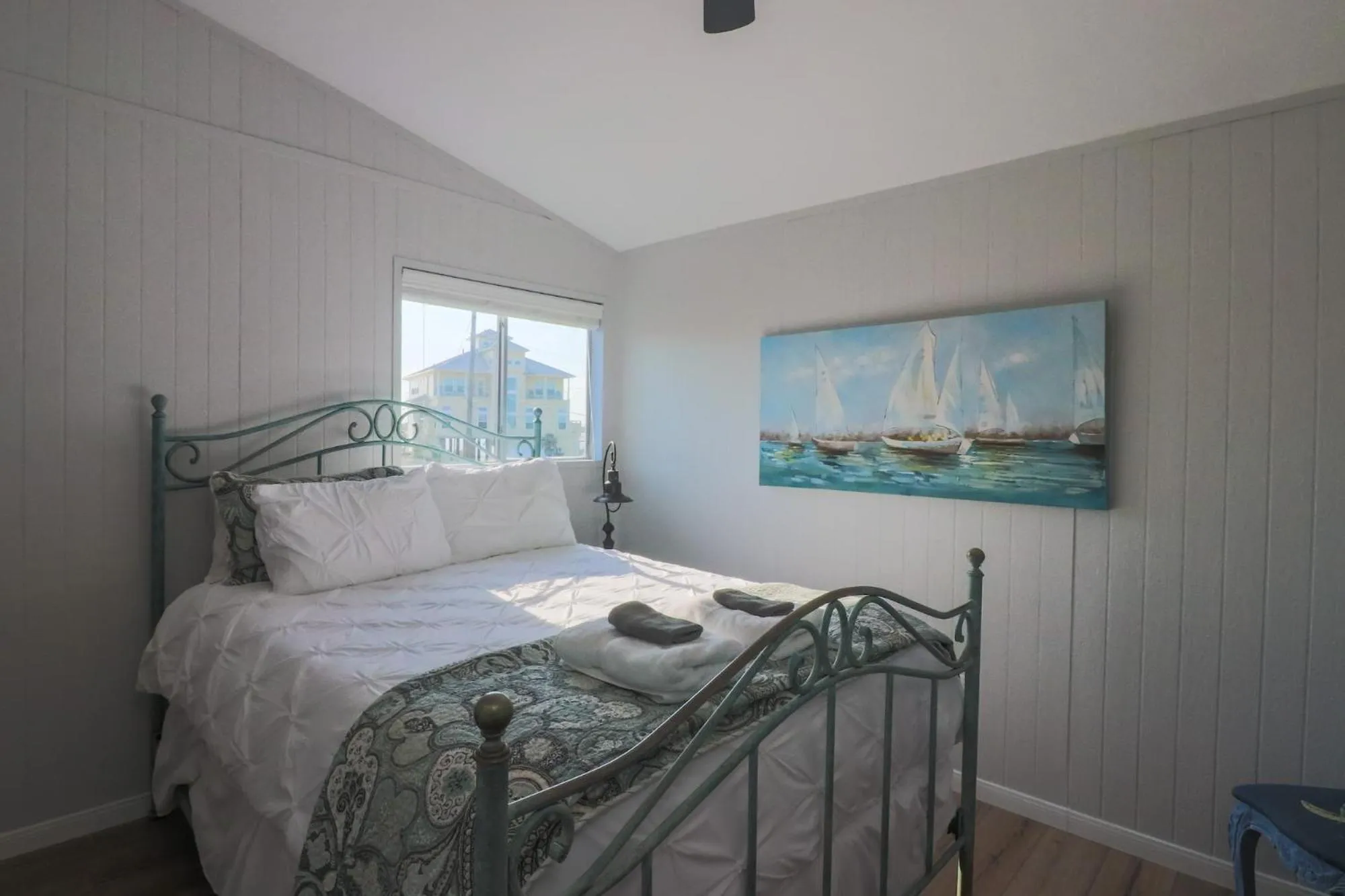 Bed in Come Stay - and Sail Away - at this Lovely Canal Home