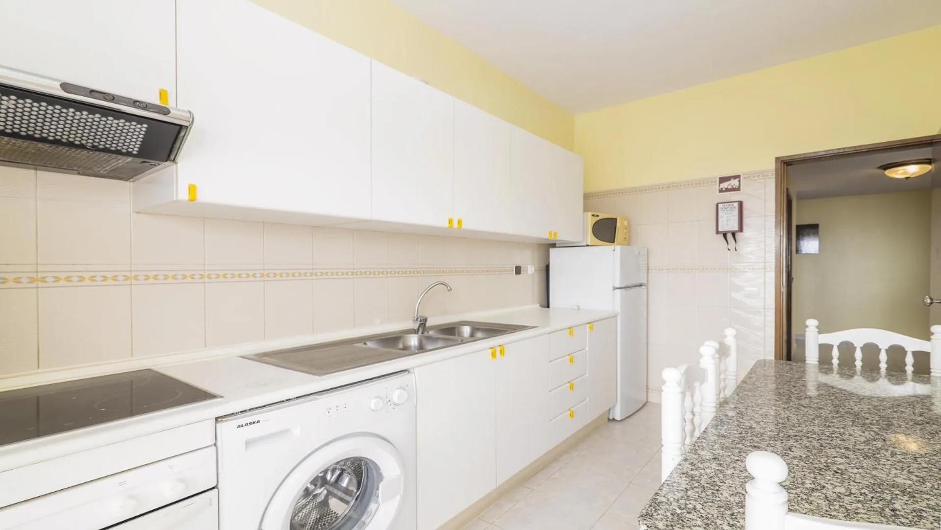 Kitchen or kitchenette in Apartamentos Vista Mar