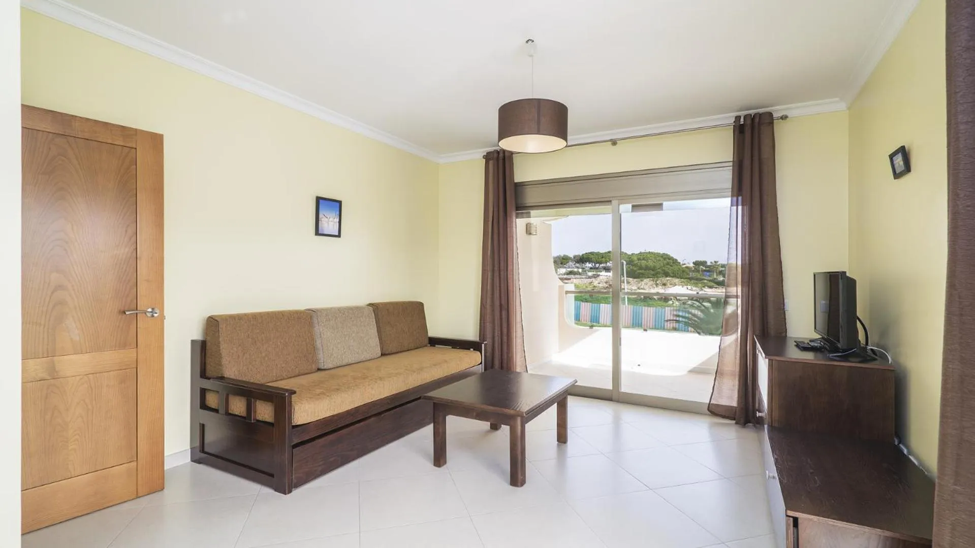 Communal lounge/ TV room in Apartamentos Vista Mar