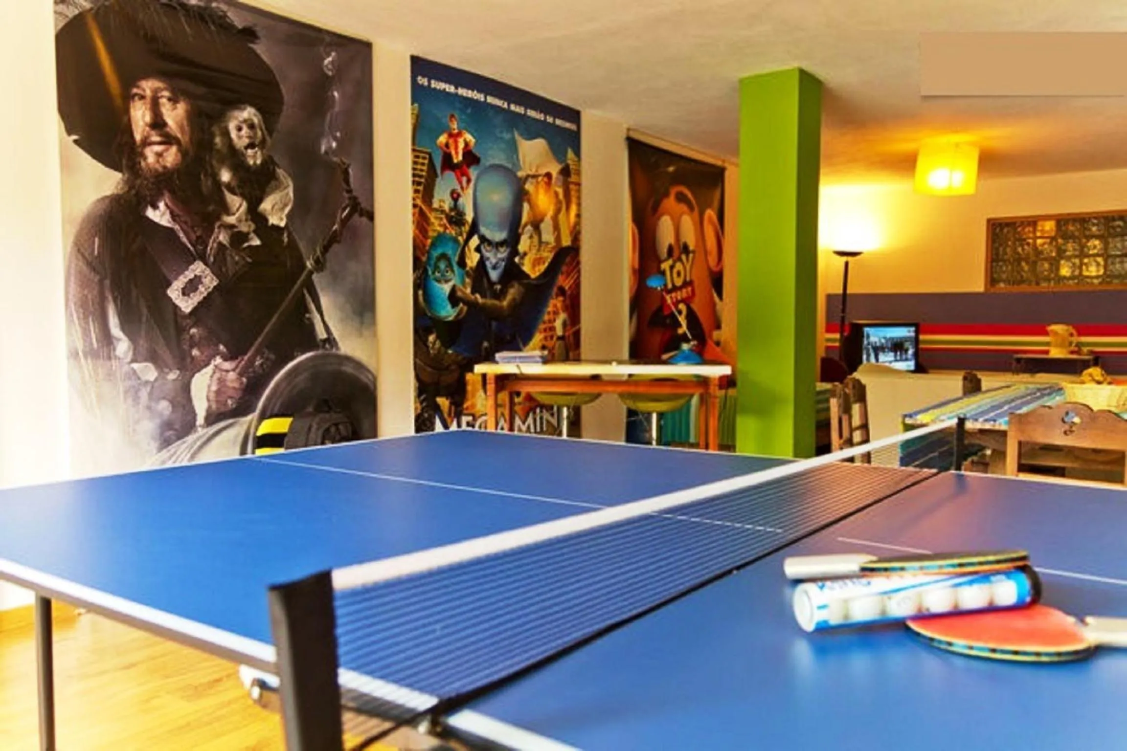 Table tennis in Coloured Studio