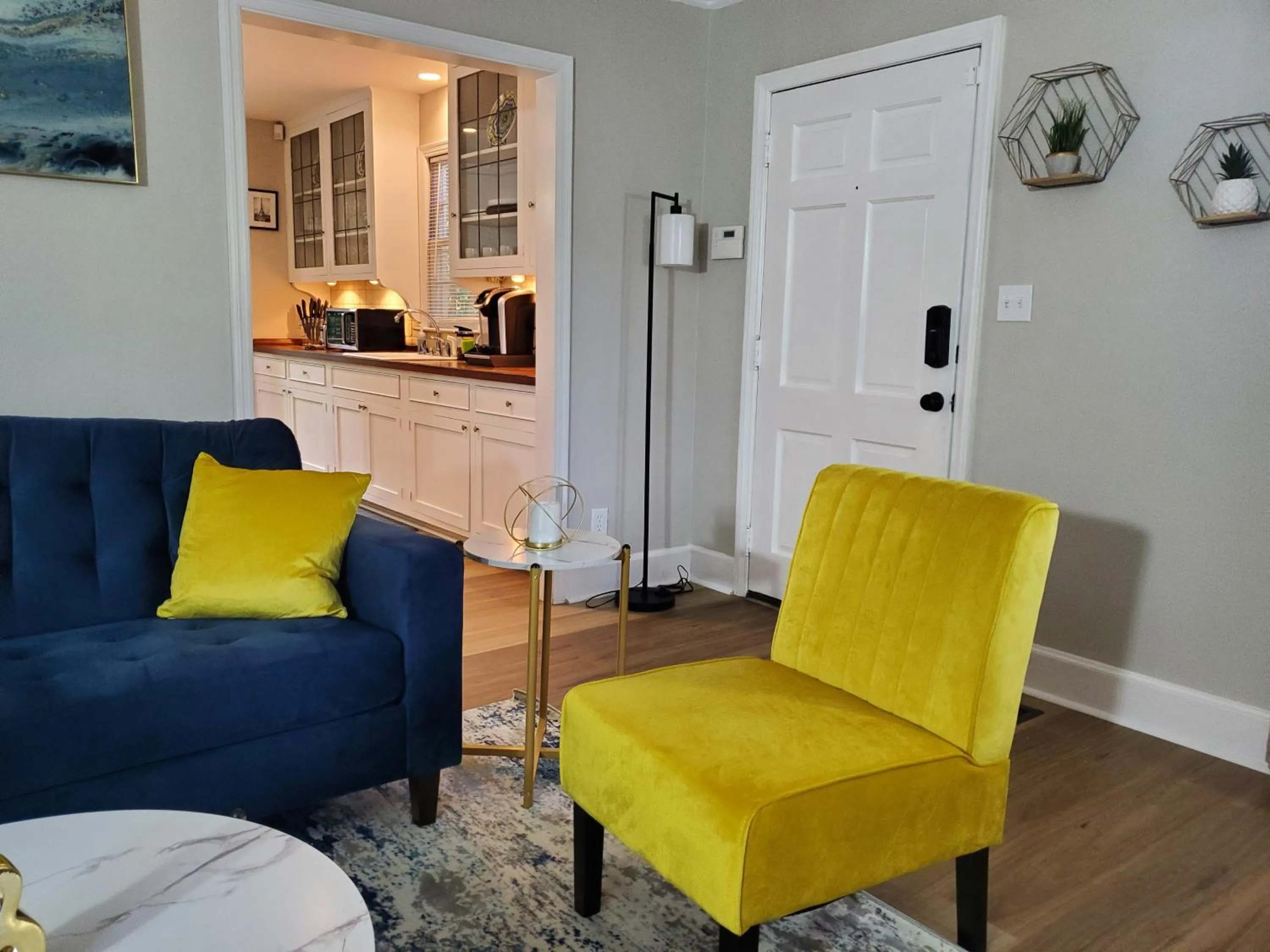 Living room in Cheerful 2 BR Near Colleges, Downtown, Attractions