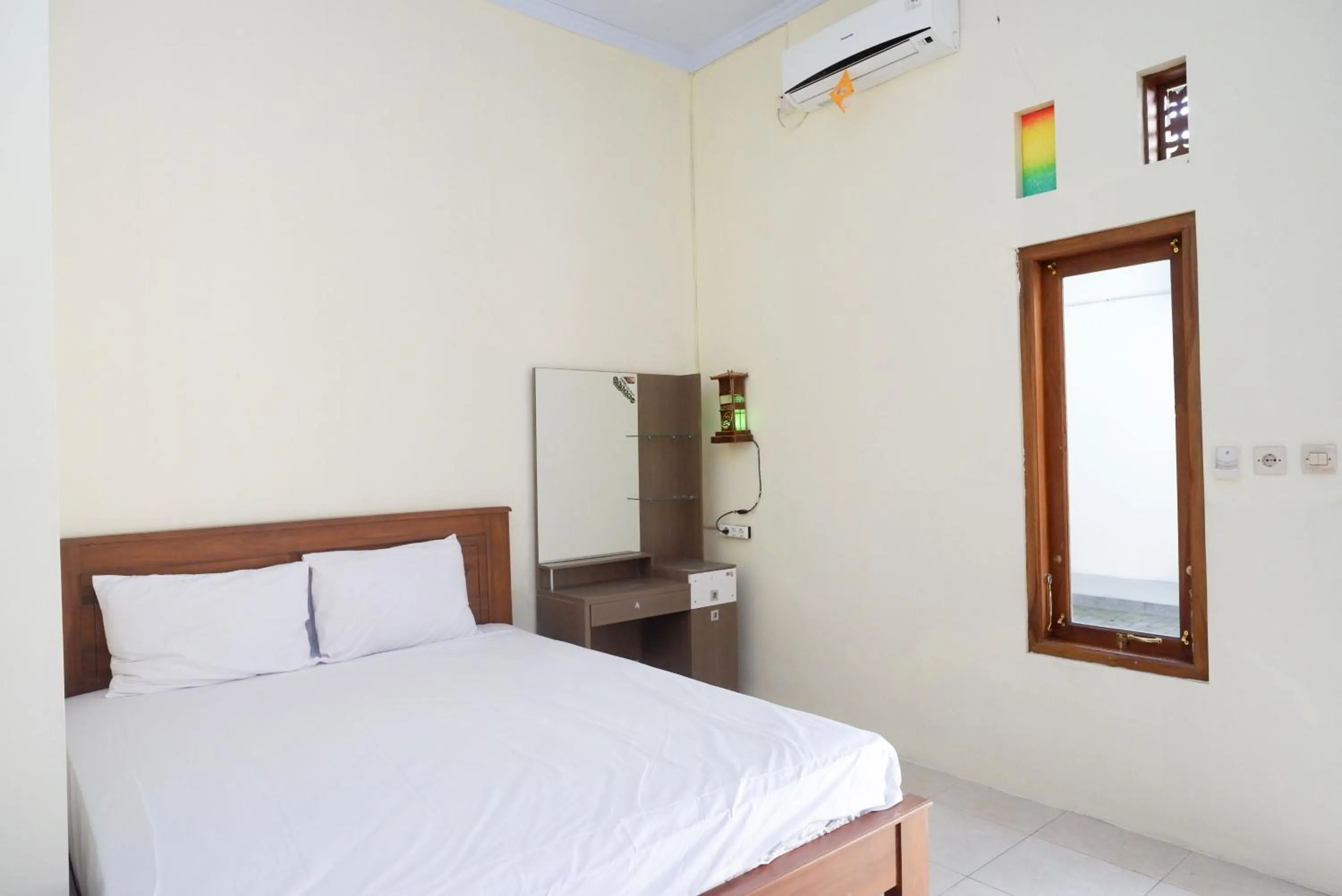 Bedroom, Bed in RedDoorz @ Umbul Ponggok Waterpark Klaten