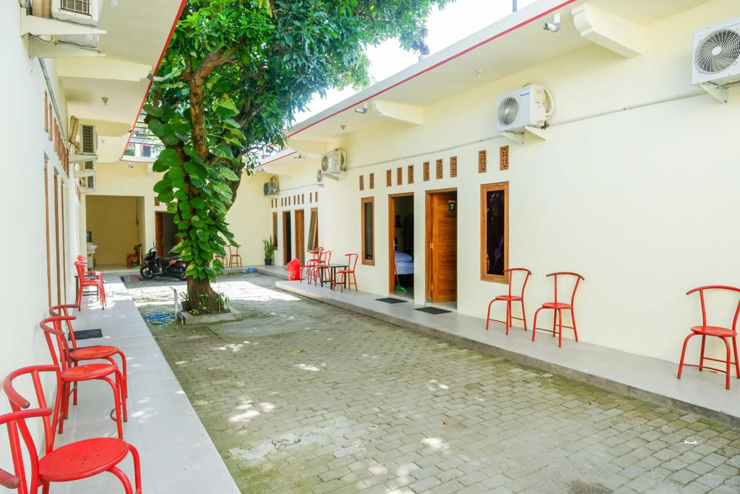 Patio in RedDoorz @ Umbul Ponggok Waterpark Klaten