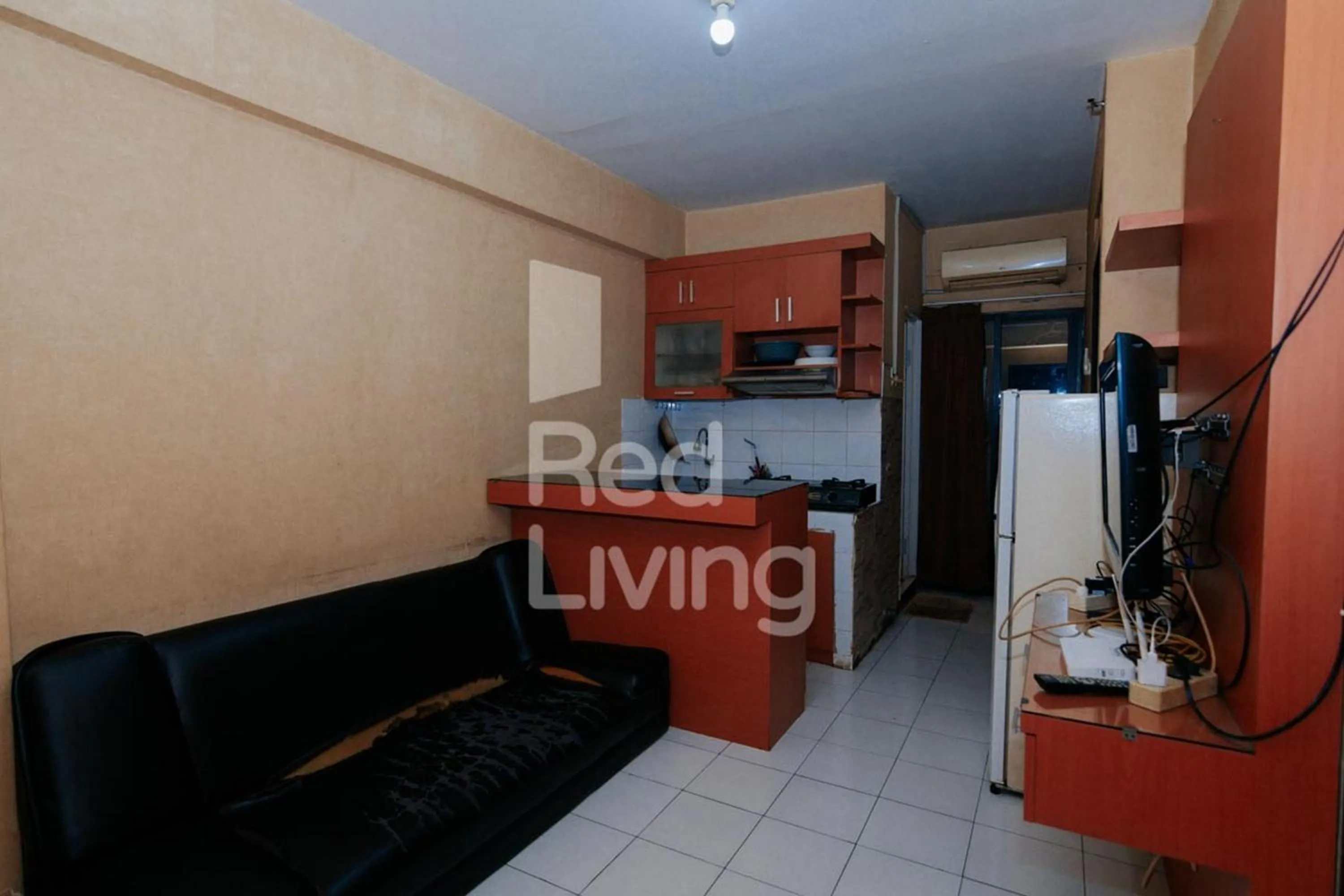 Kitchen or kitchenette in RedLiving Apartemen Casablanca East Residence - Kayla Property Tower B