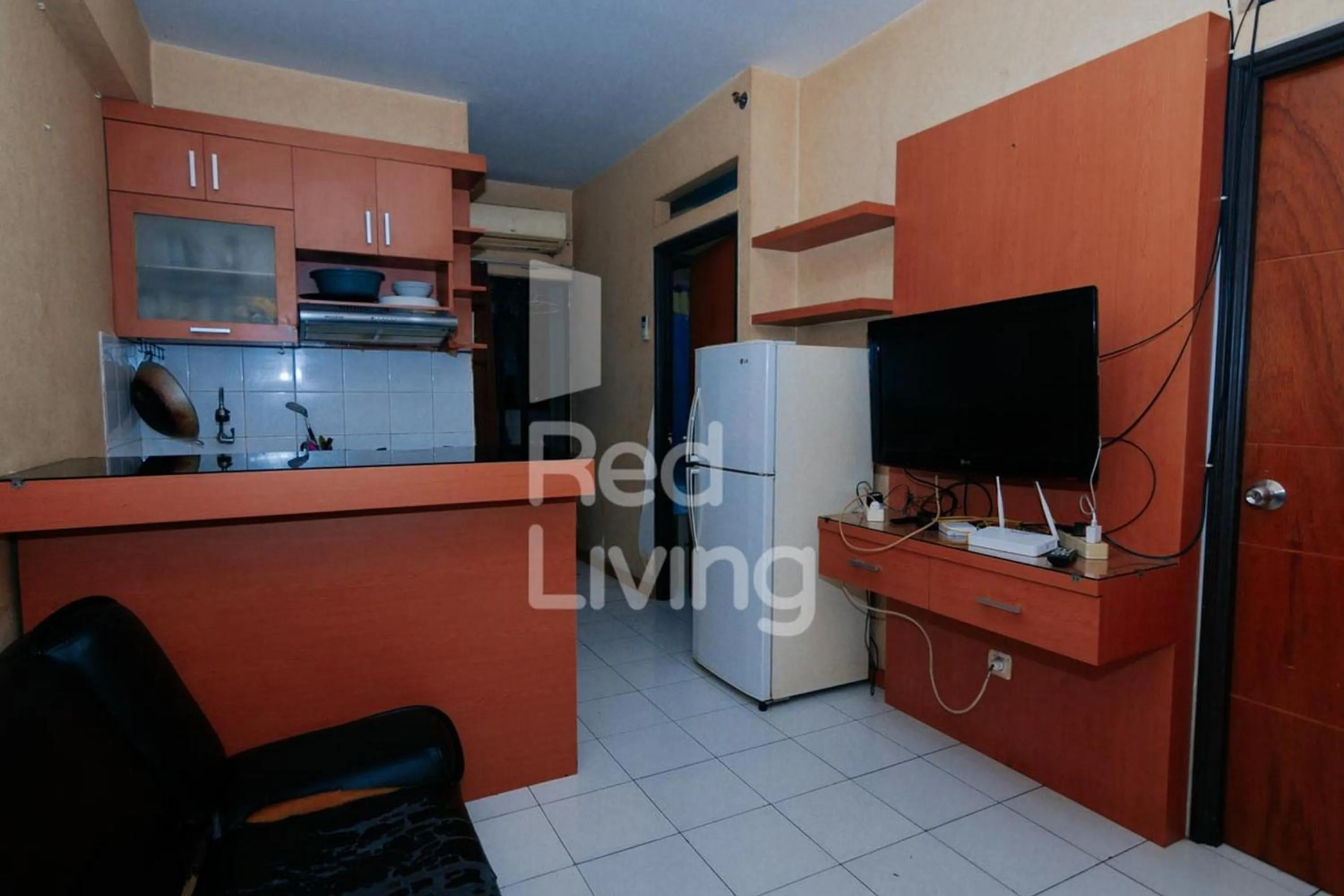 Kitchen or kitchenette in RedLiving Apartemen Casablanca East Residence - Kayla Property Tower B