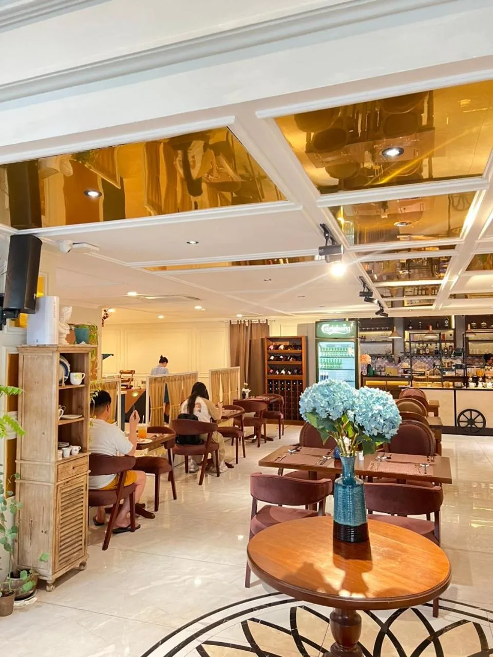 Restaurant/places to eat in Sabina Boutique Hotel 3