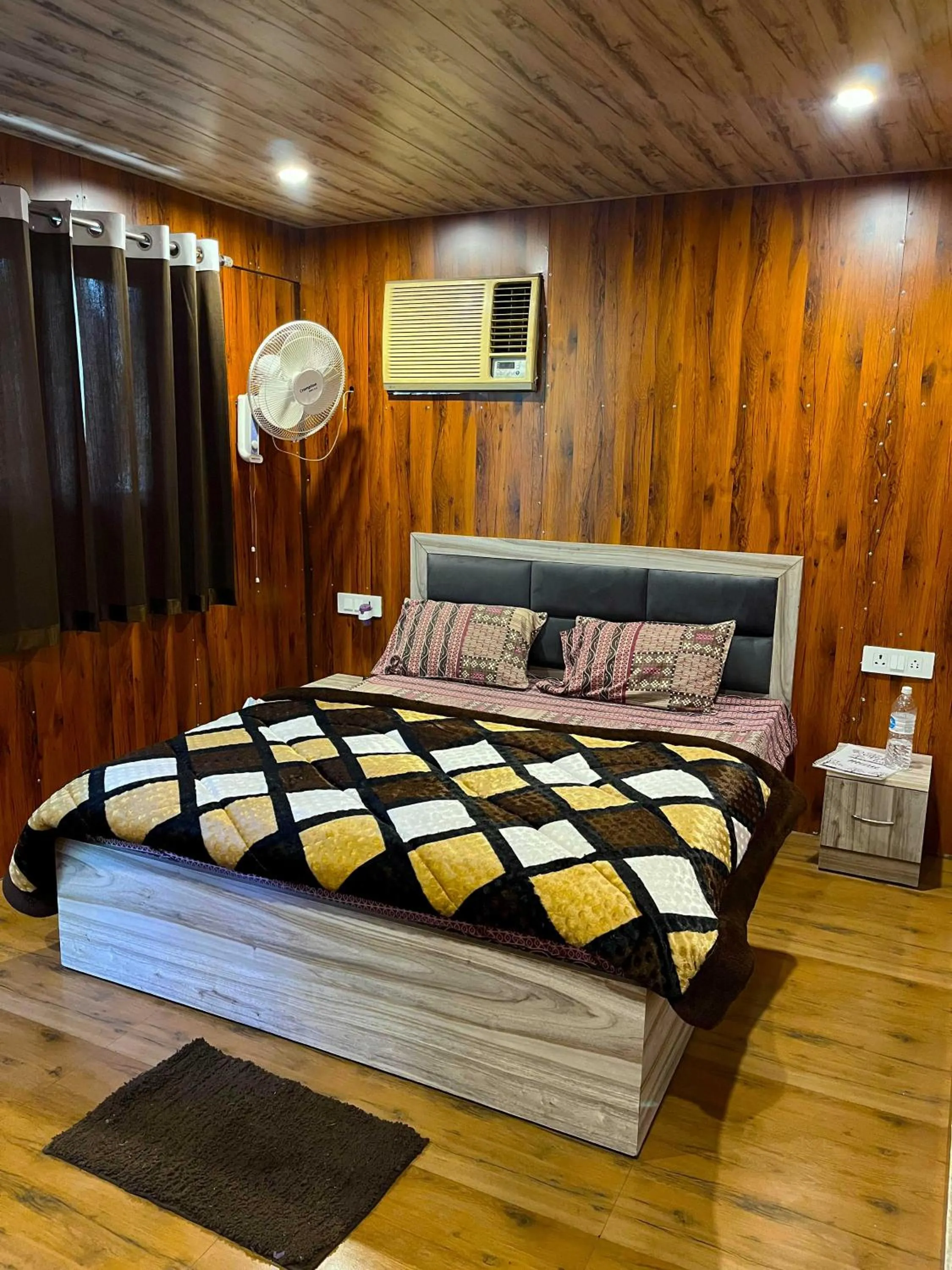 Bedroom in Hotel O Royal Tree Cafe And Resort