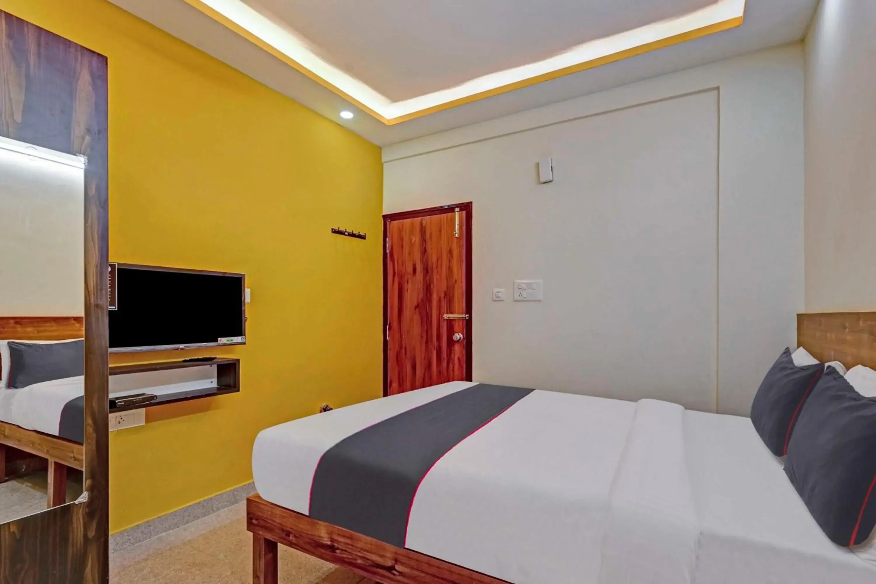 Standard Double Room - single occupancy in Super Hotel O Sri Sapthagiri Comforts Standard Double Room - single occupancy in Super Hotel O Sri Sapthagiri Comforts