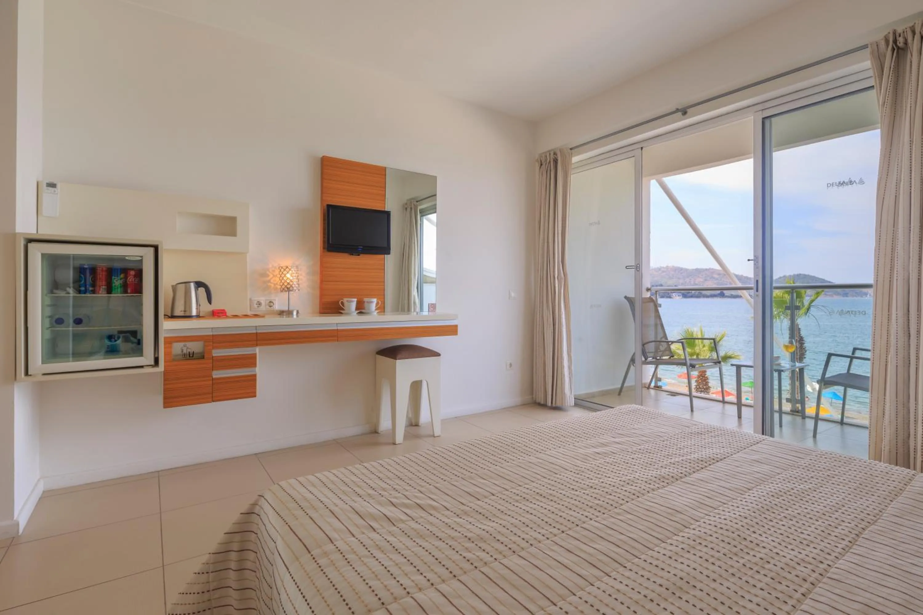 Balcony/Terrace, Bed in Hotel Delta