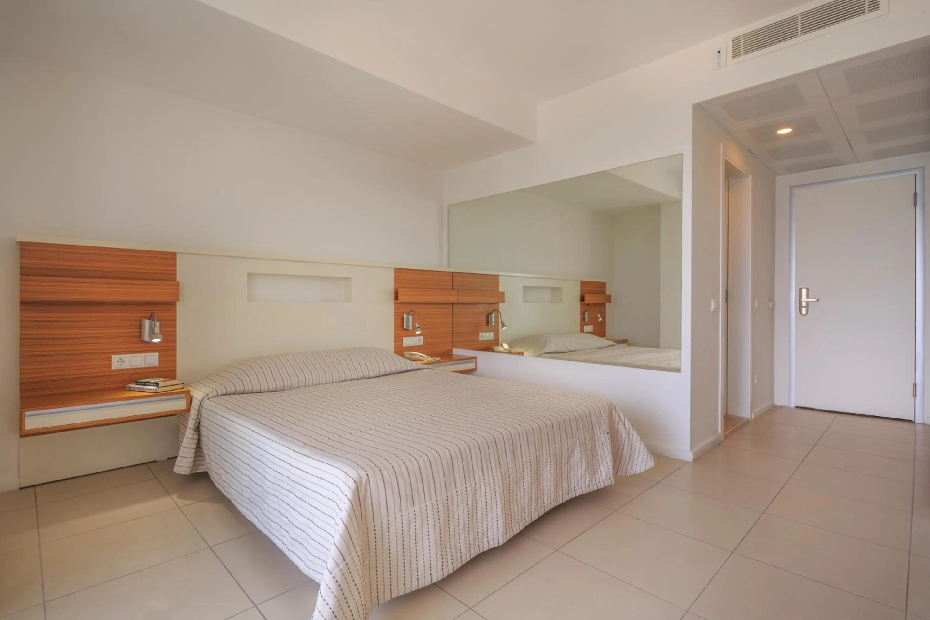 Photo of the whole room, Bed in Hotel Delta