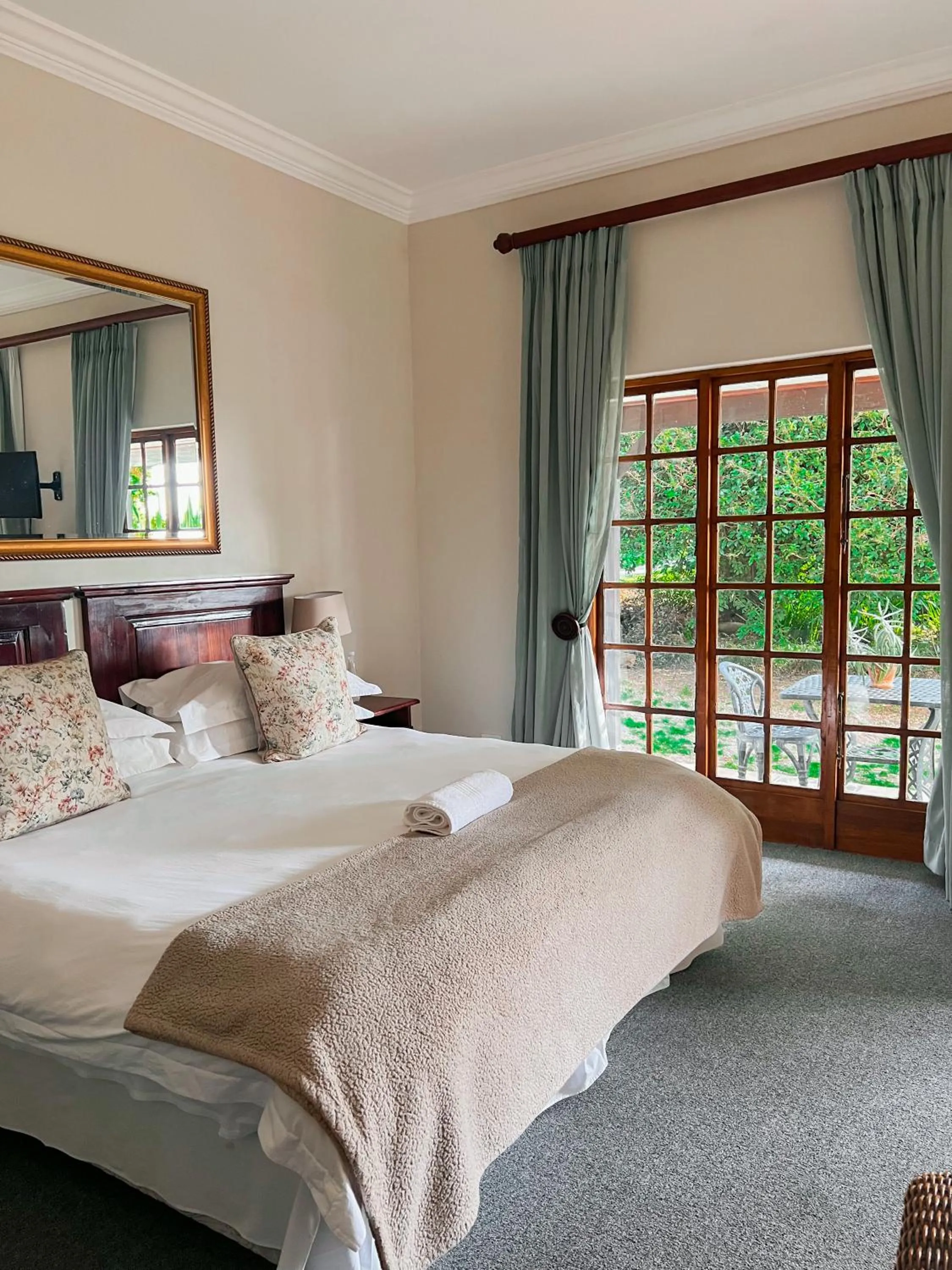 Bed in Bunkers Inn Guesthouse