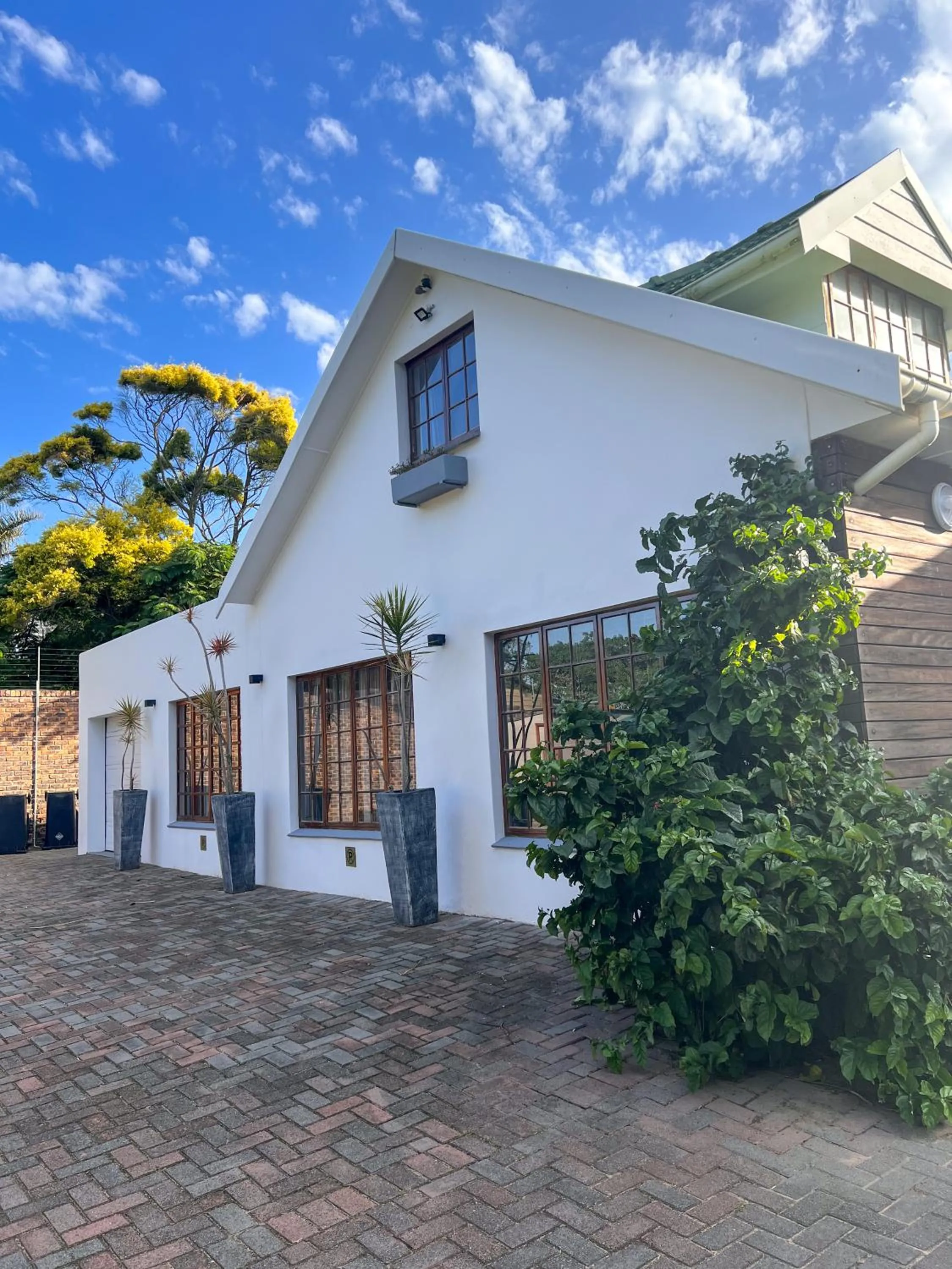 Property building in Bunkers Inn Guesthouse