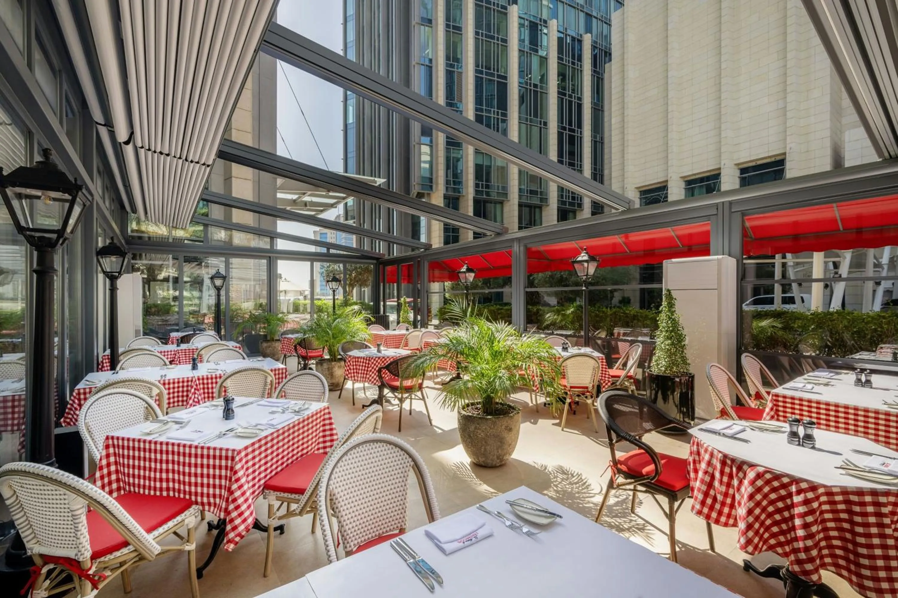 Restaurant/places to eat in Le Meridien City Center Doha