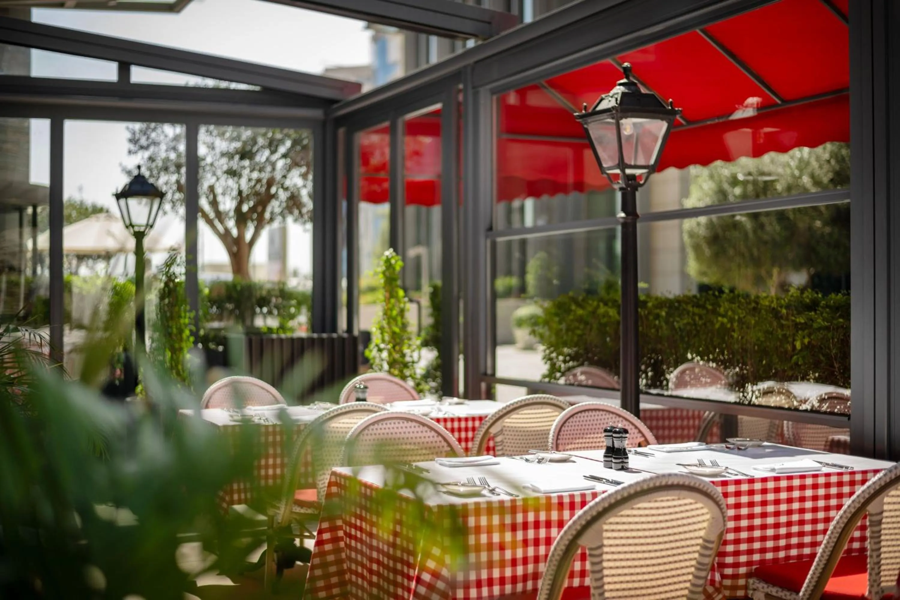 Restaurant/places to eat in Le Meridien City Center Doha