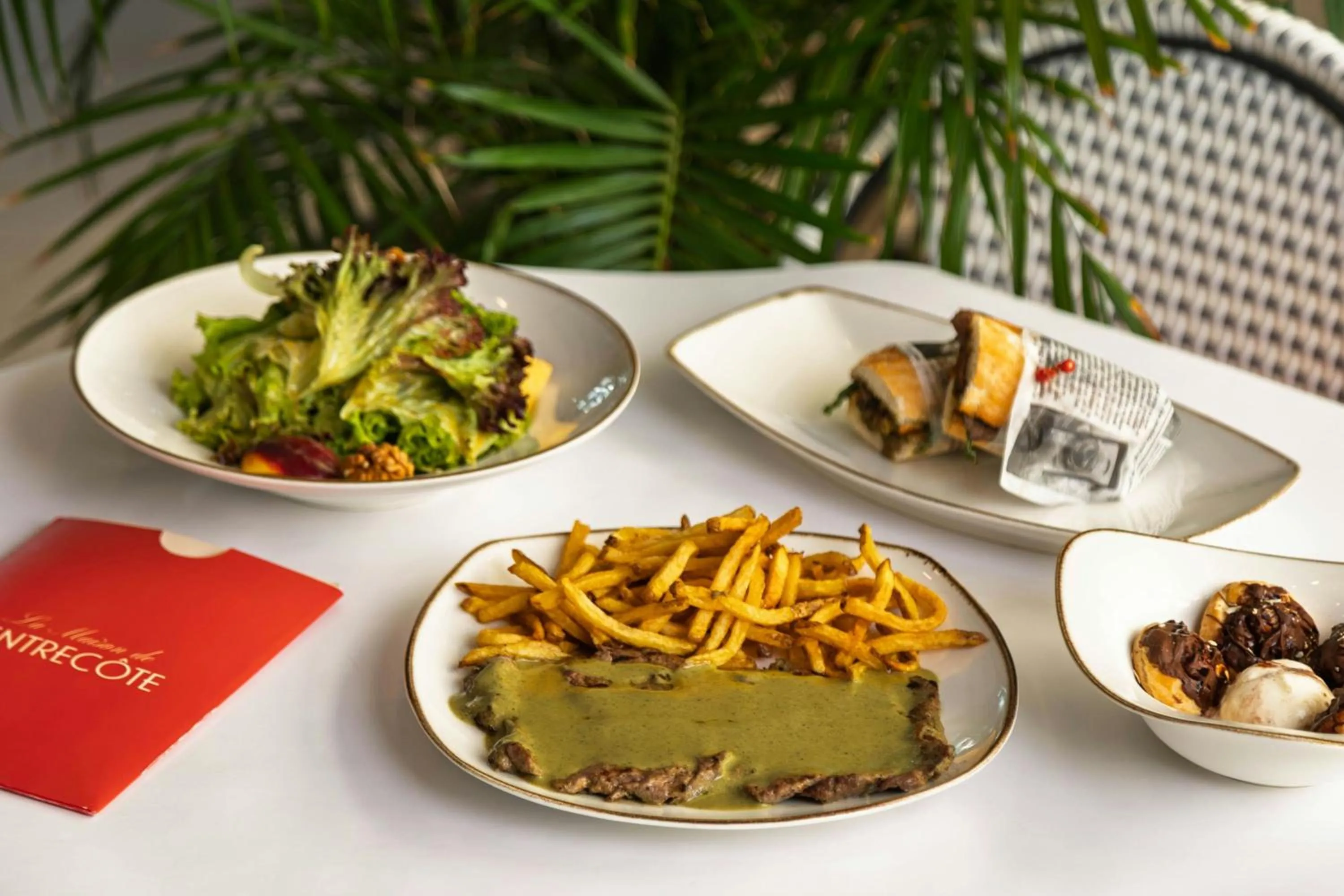 Restaurant/places to eat in Le Meridien City Center Doha