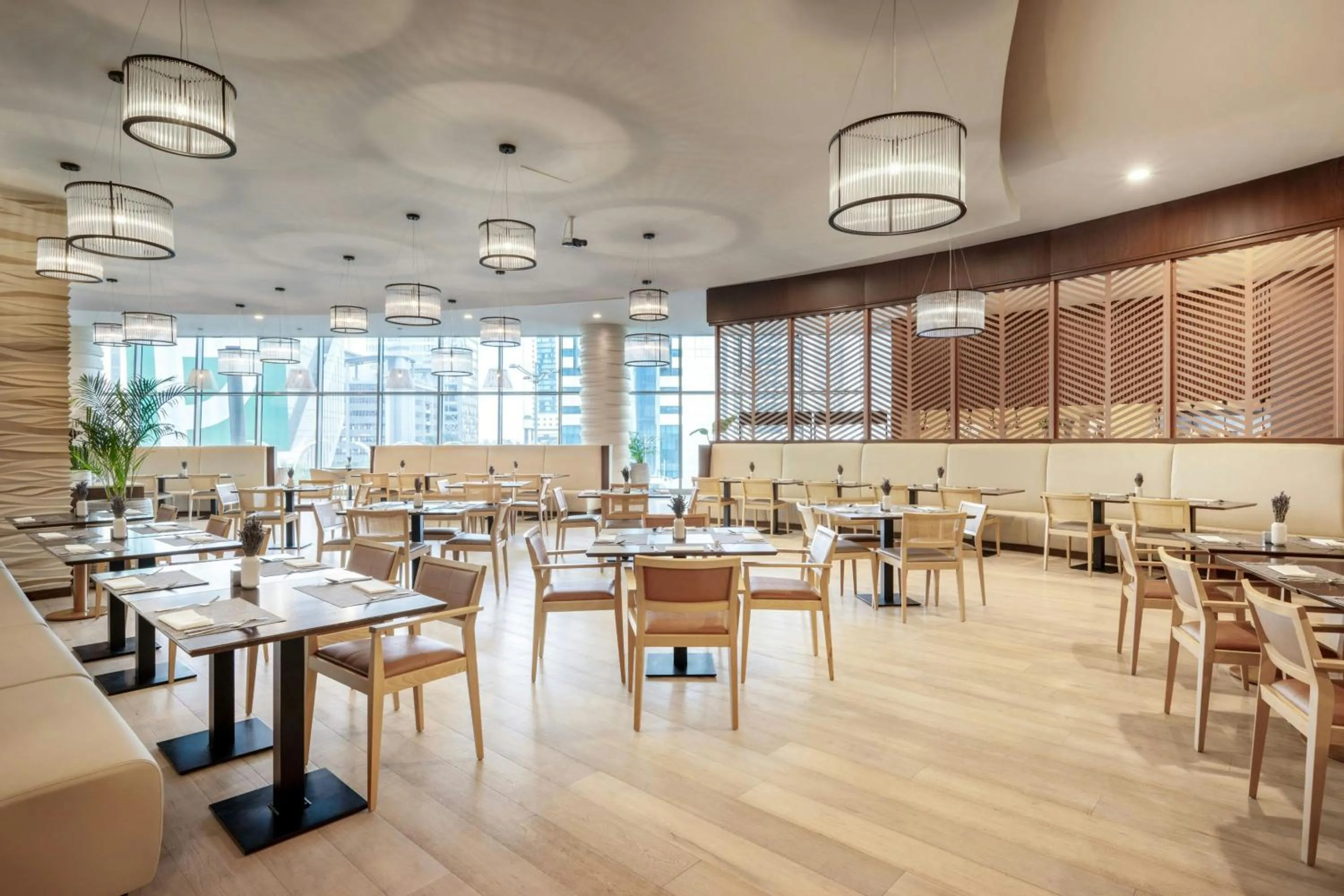 Restaurant/places to eat in Le Meridien City Center Doha