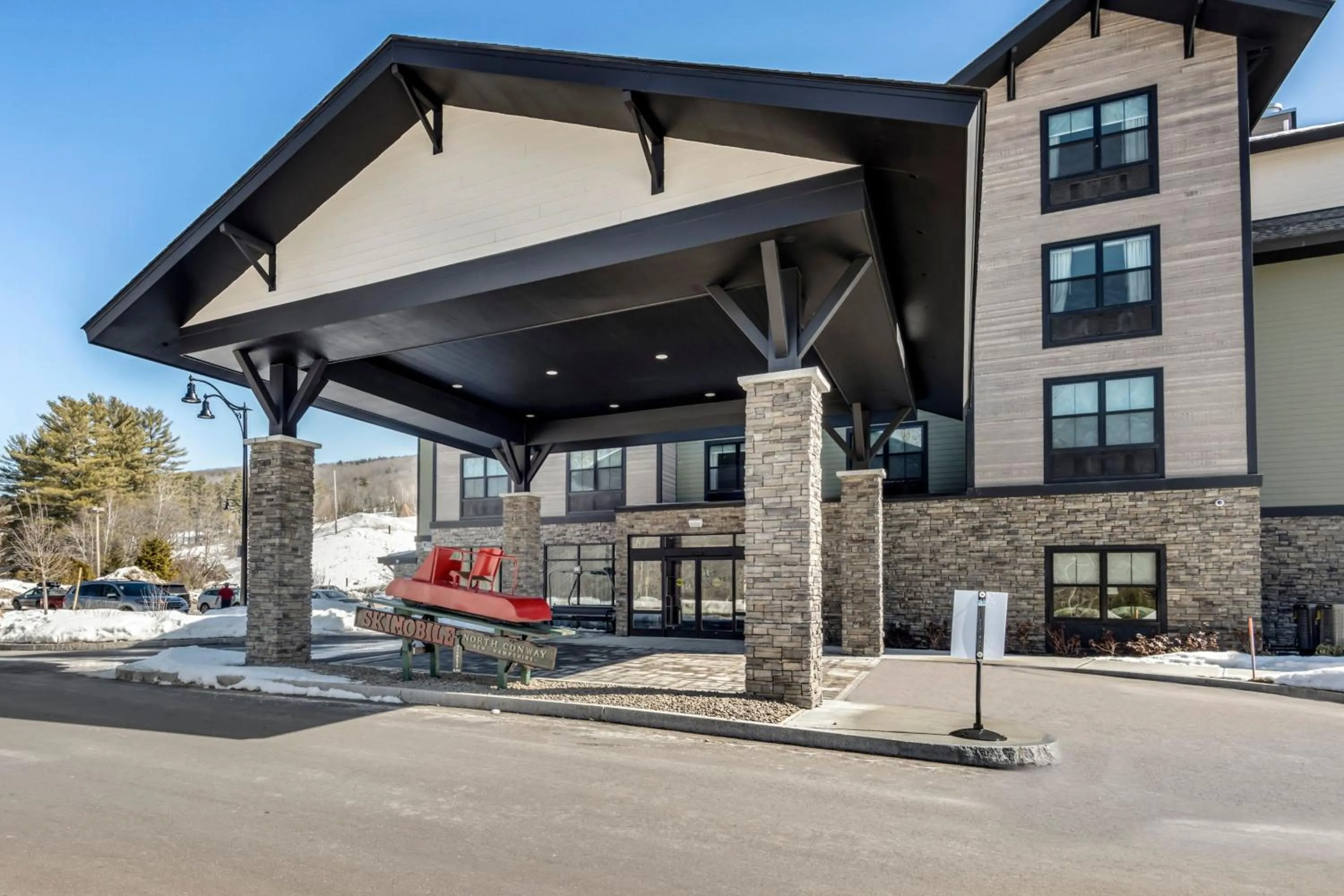 Property building in Fairfield by Marriott Inn & Suites North Conway