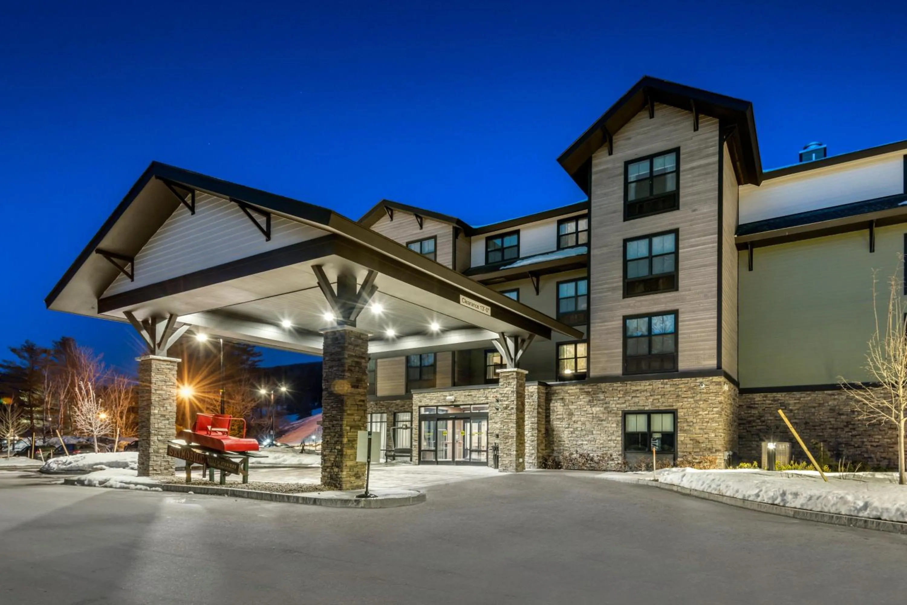 Property building in Fairfield by Marriott Inn & Suites North Conway