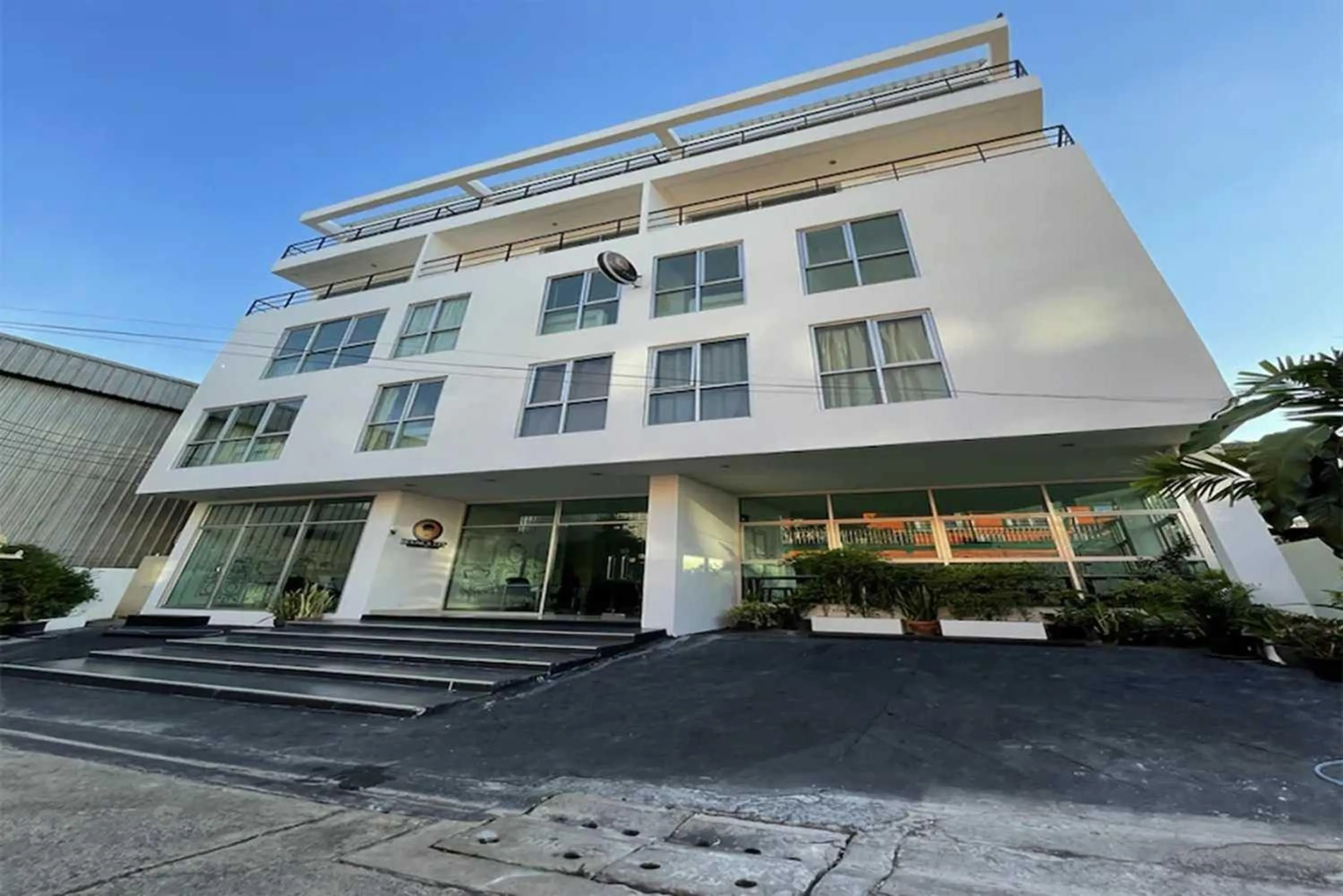 Property building in RQ Bangkok Sukhumvit 50 by Collection O