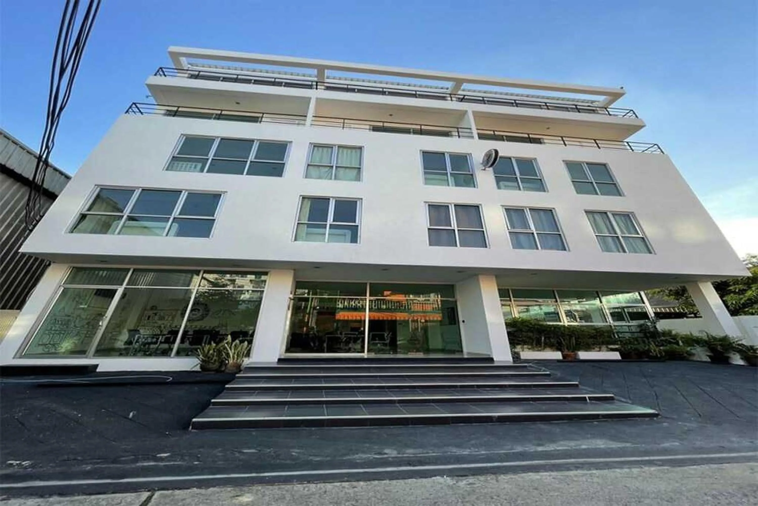 Property building in RQ Bangkok Sukhumvit 50 by Collection O