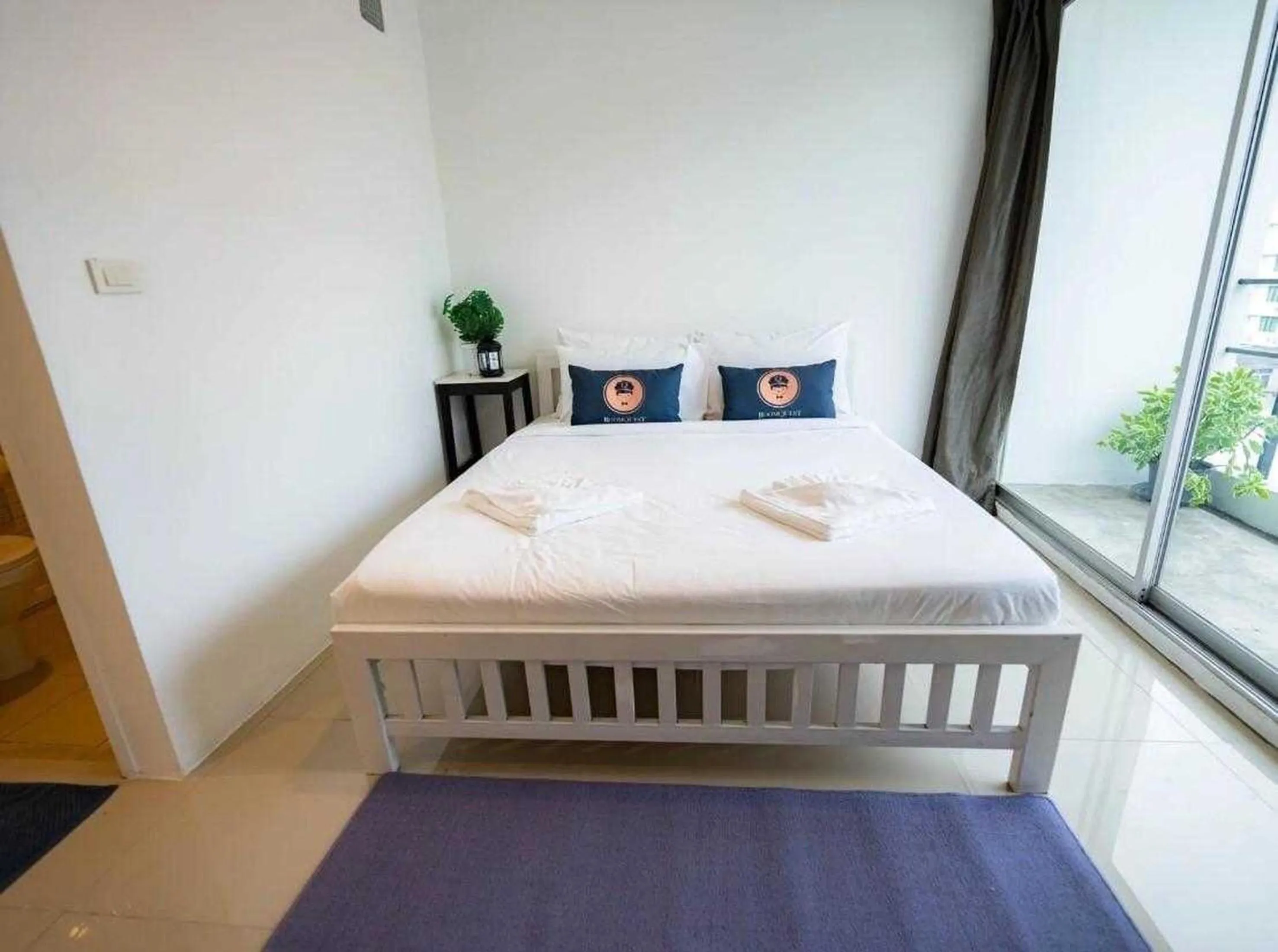 Bed in RQ Bangkok Sukhumvit 50 by Collection O