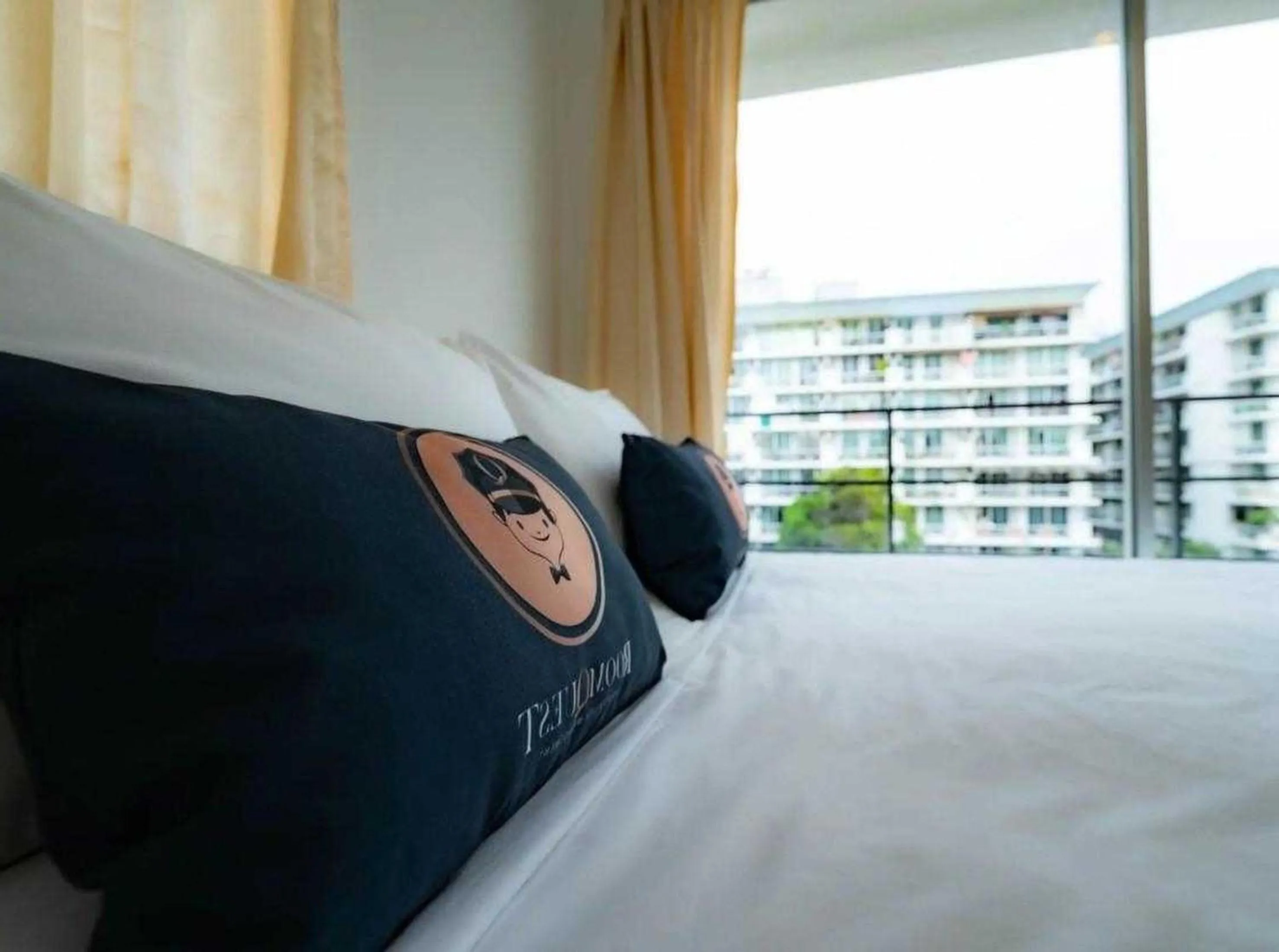 Bed in RQ Bangkok Sukhumvit 50 by Collection O