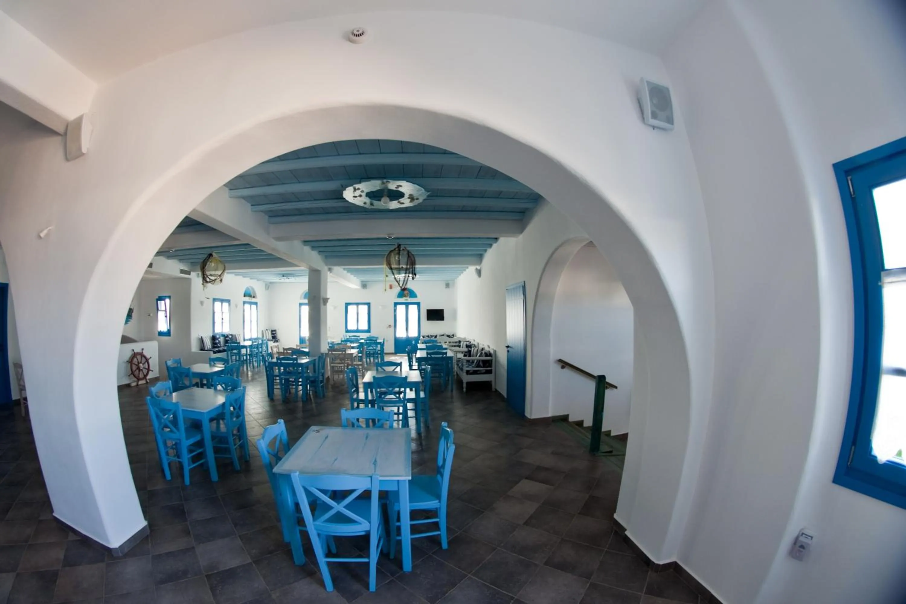 Restaurant/places to eat in Viva Mare Foinikounta