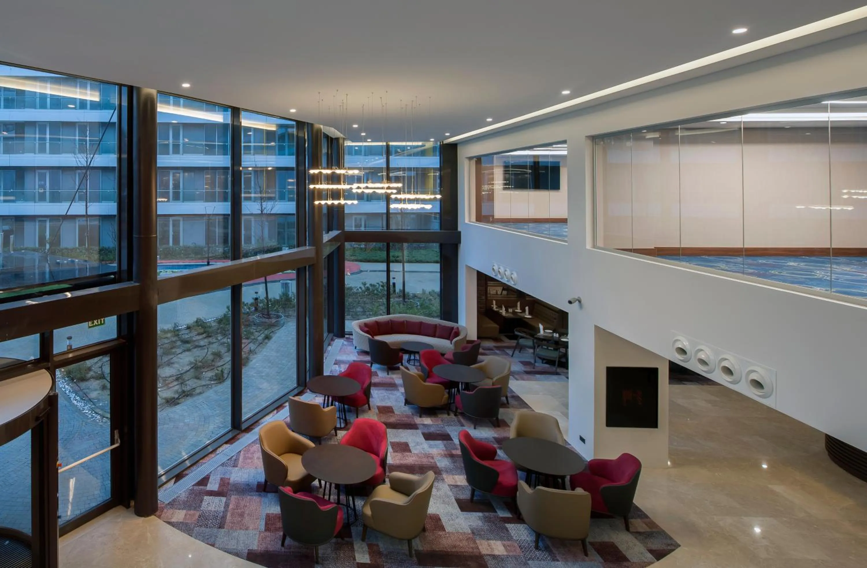 Restaurant/places to eat in The Superior Living Batışehir