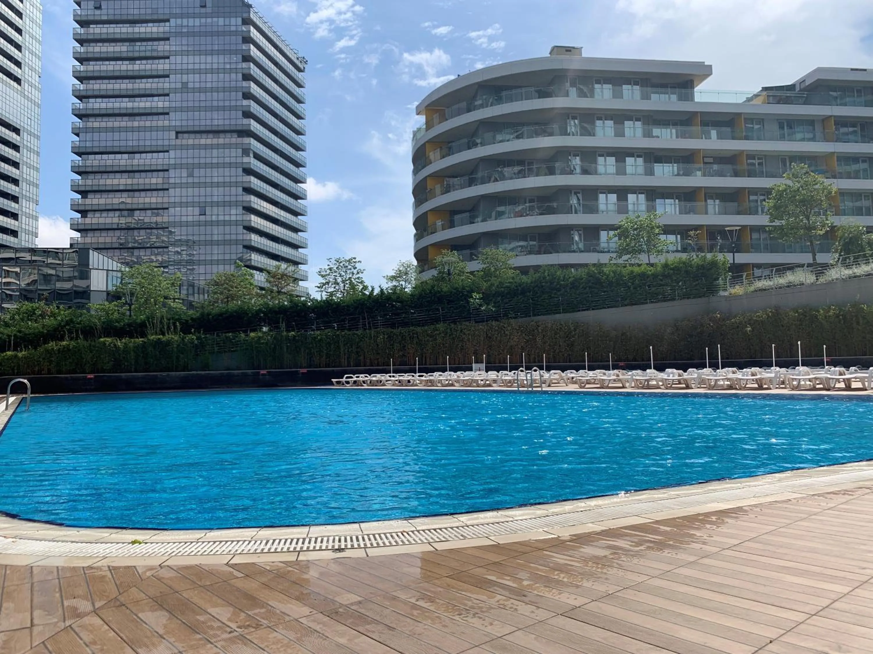 Swimming pool in The Superior Living Batışehir