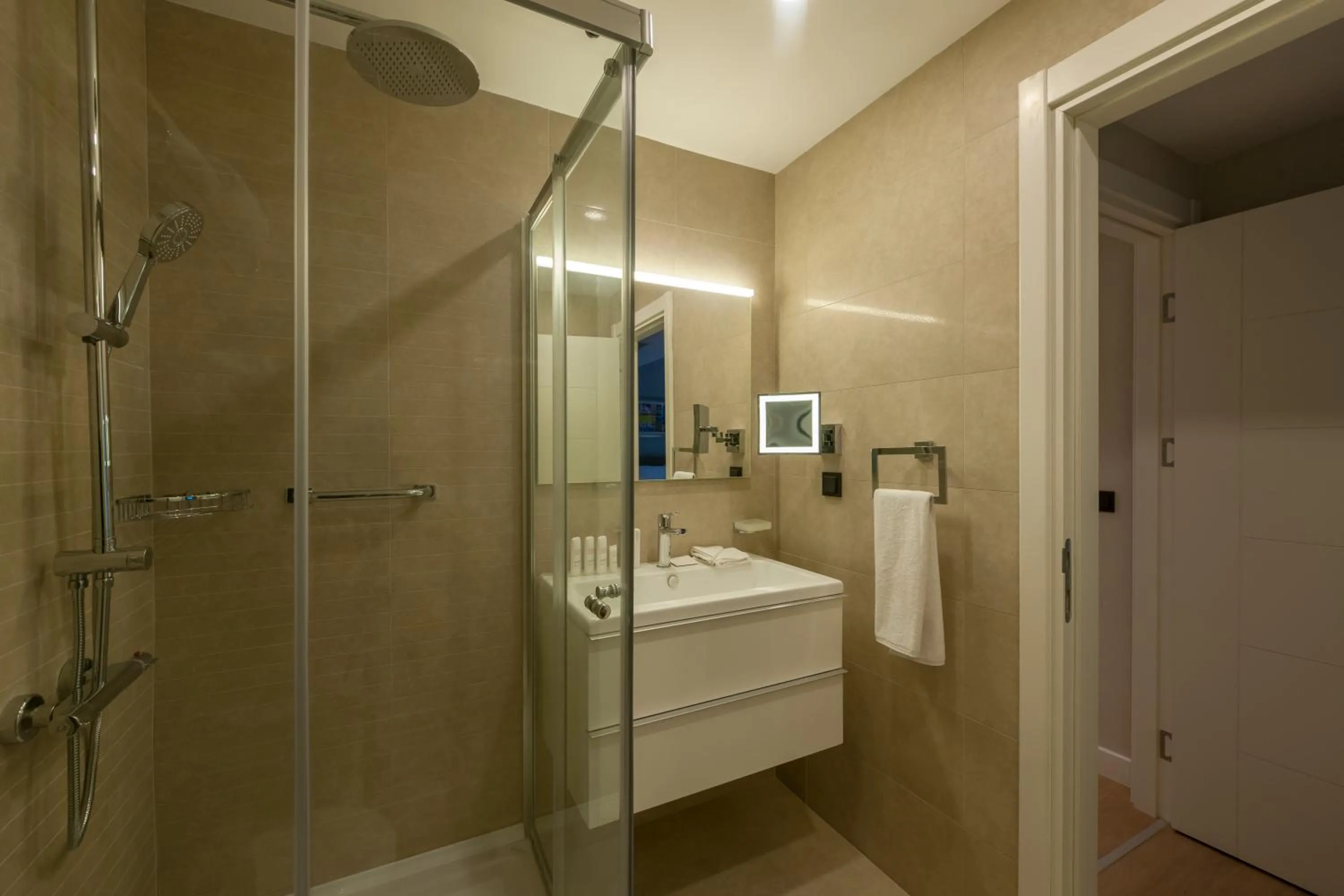 The Superior Living Batışehir