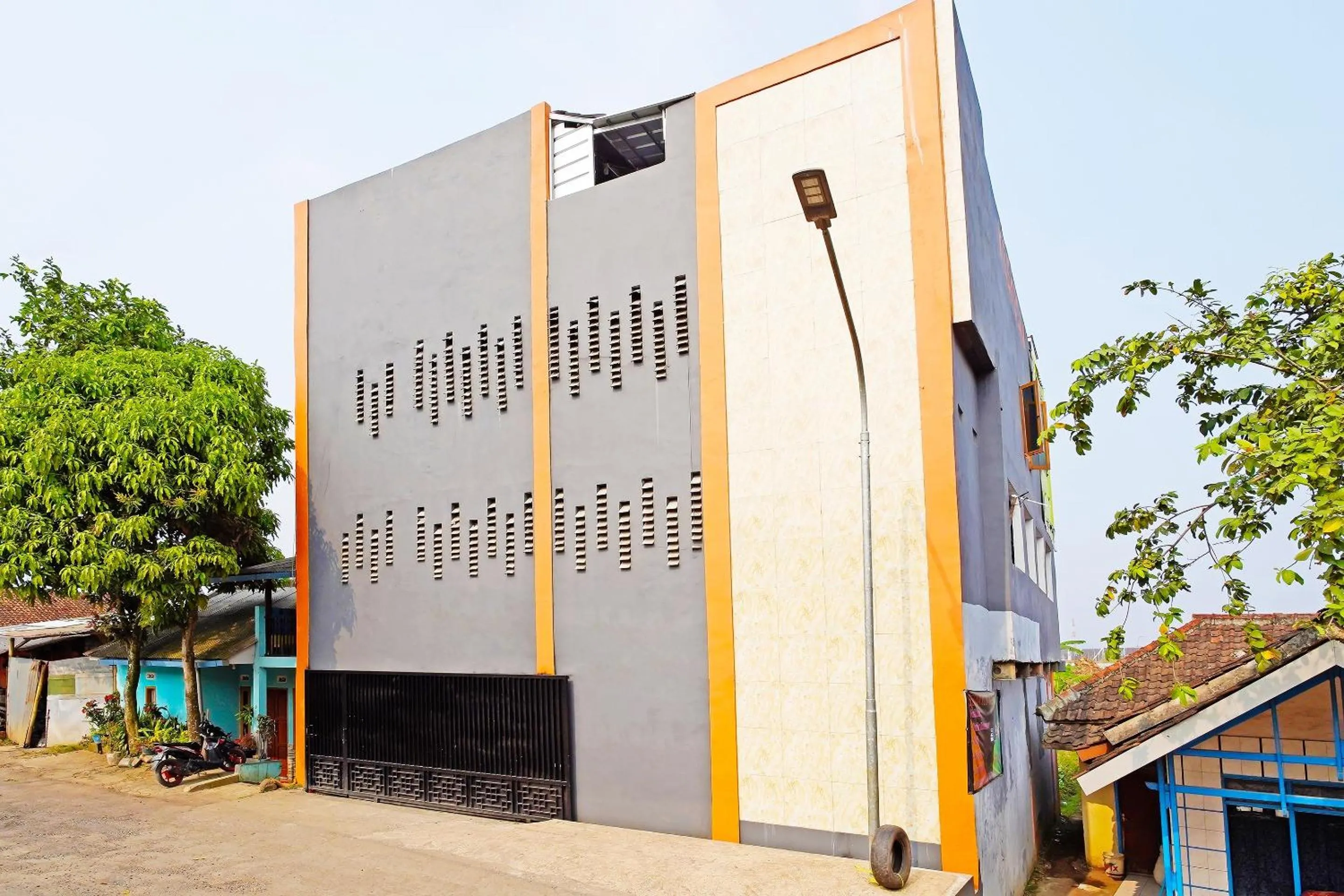 Facade/entrance in Hotel O Biring Residence