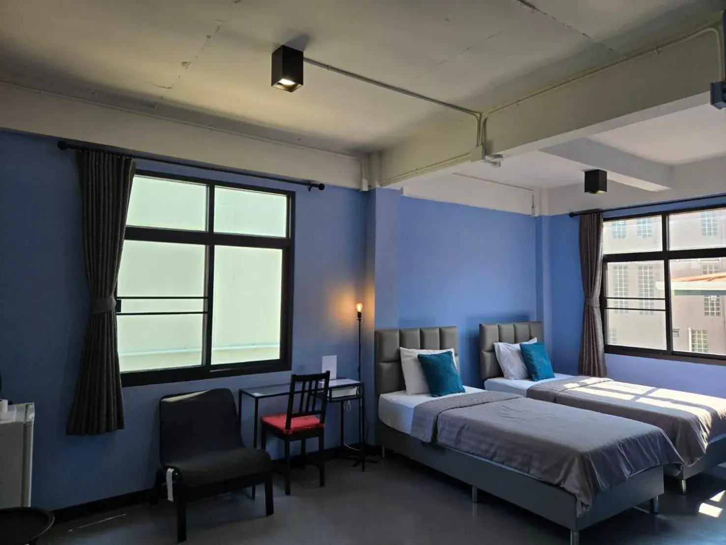 Deluxe Twin Room in HOUSEMODE - BAANYAI @ Wongwian Yai Deluxe Twin Room in HOUSEMODE - BAANYAI @ Wongwian Yai