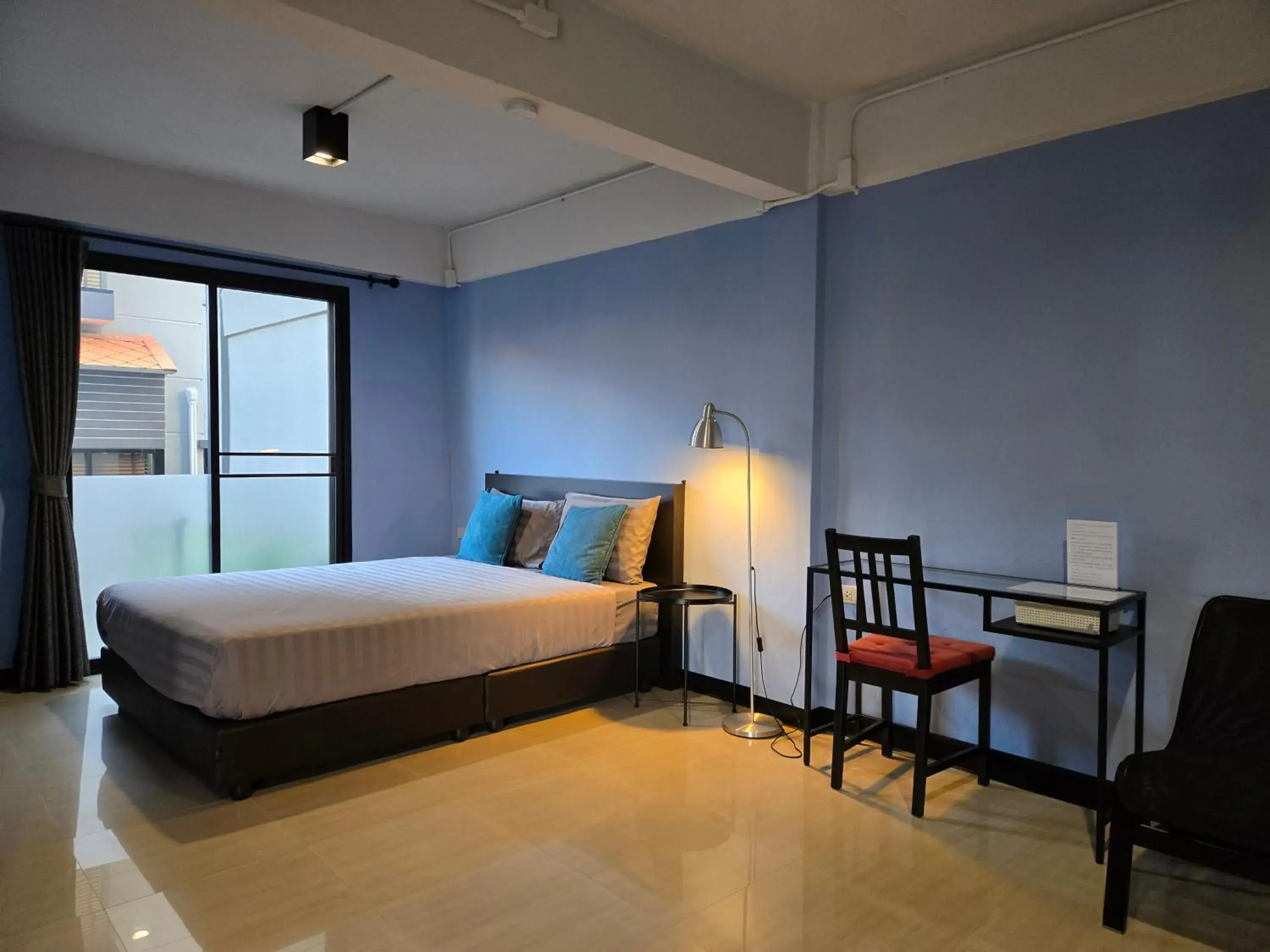 Deluxe Triple Room in HOUSEMODE - BAANYAI @ Wongwian Yai Deluxe Triple Room in HOUSEMODE - BAANYAI @ Wongwian Yai