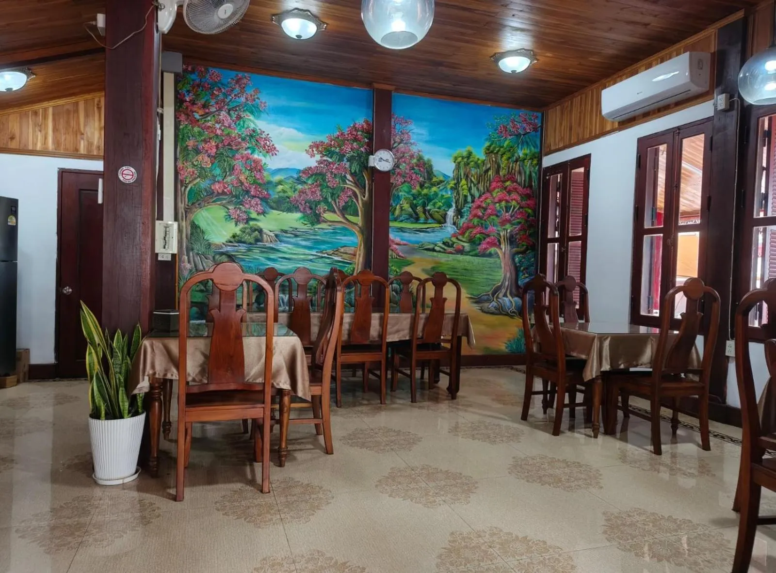 Restaurant/places to eat in Ananta Hotel Luangprabang