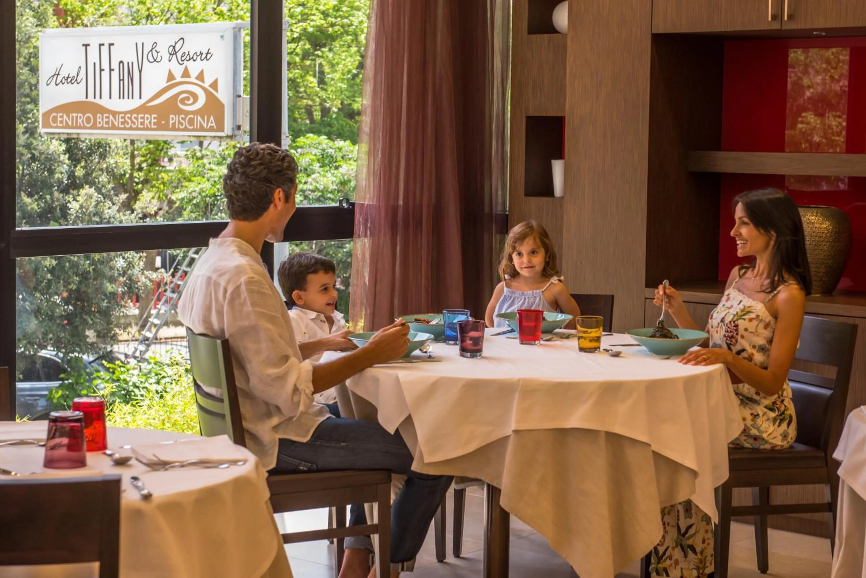 Restaurant/places to eat in Hotel Tiffany & Resort