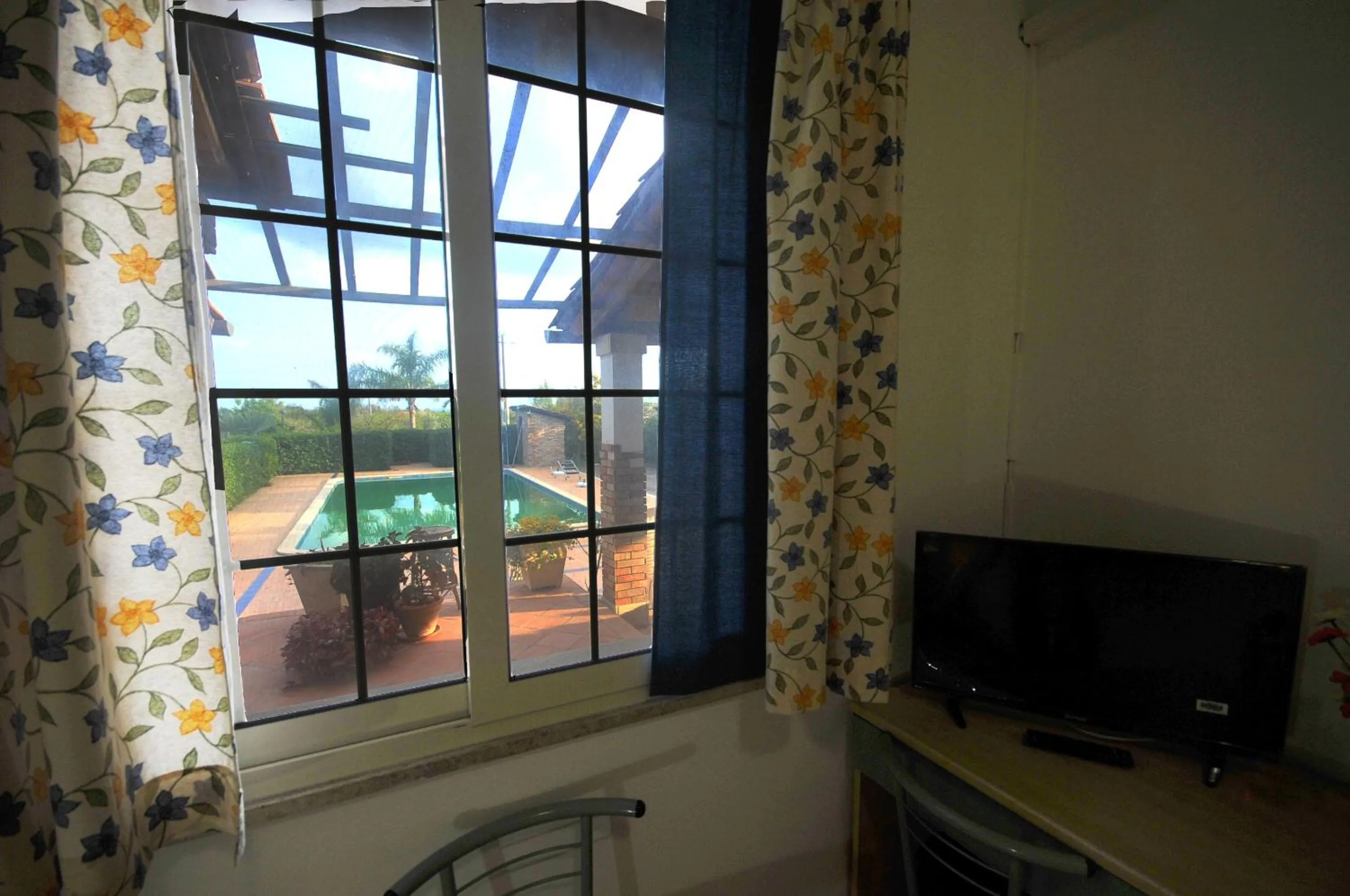 Pool view in B&B Il Mandorleto Avola