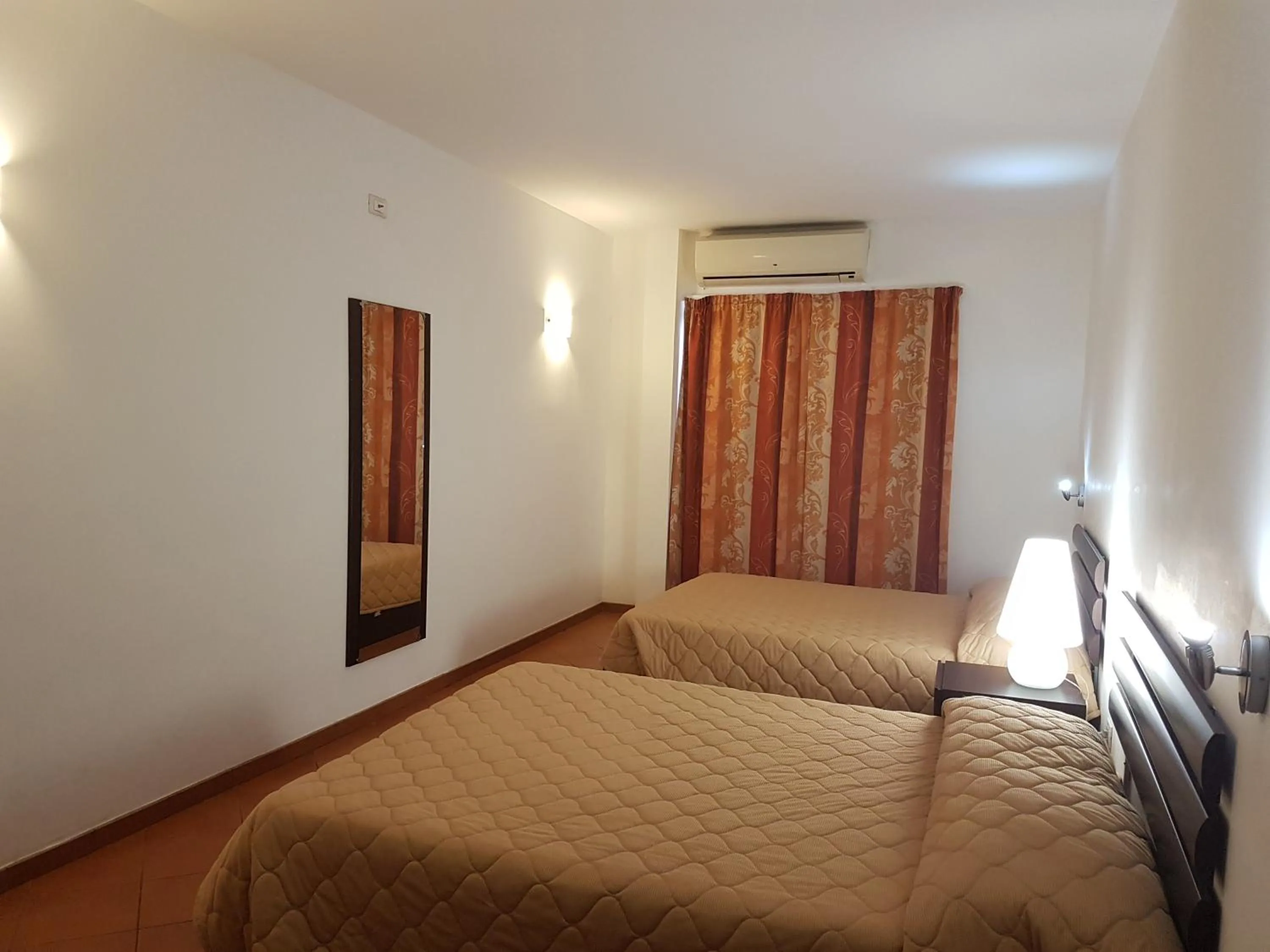 Property building, Bed in Hotel RDG