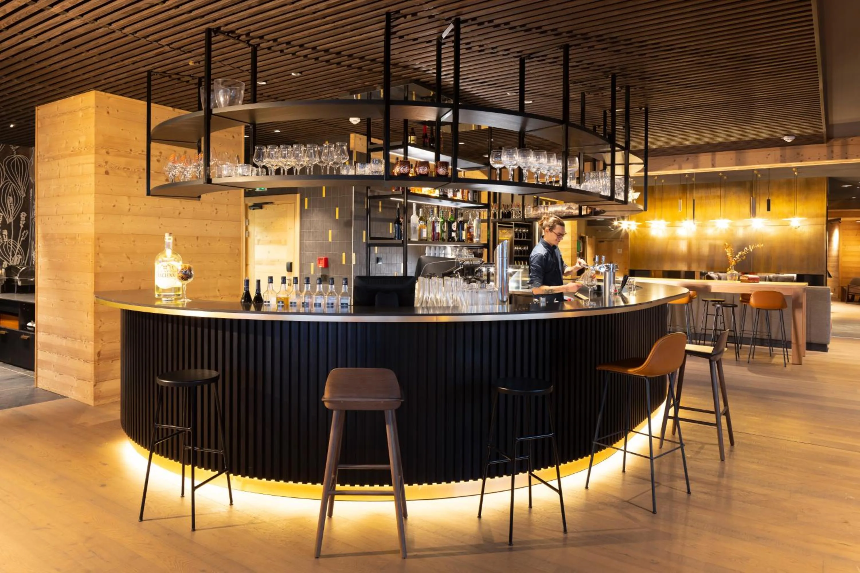 Restaurant/places to eat in HIGALIK HOTEL