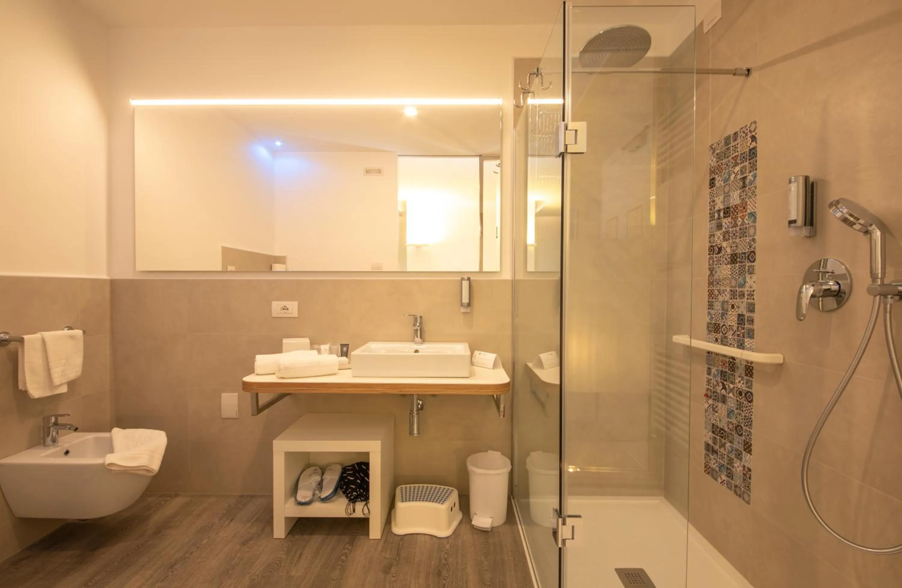 Shower in Hotel Aurora