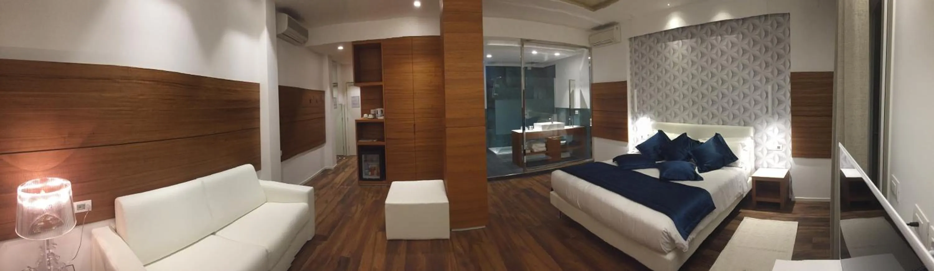 Photo of the whole room, Bed in Hotel Aurora