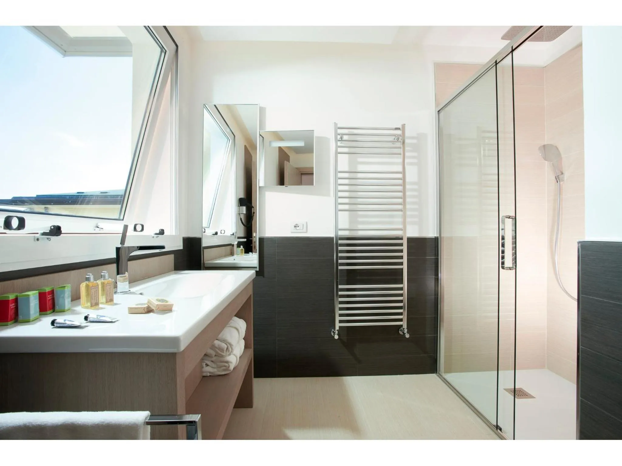 Bathroom in Hotel Aurora