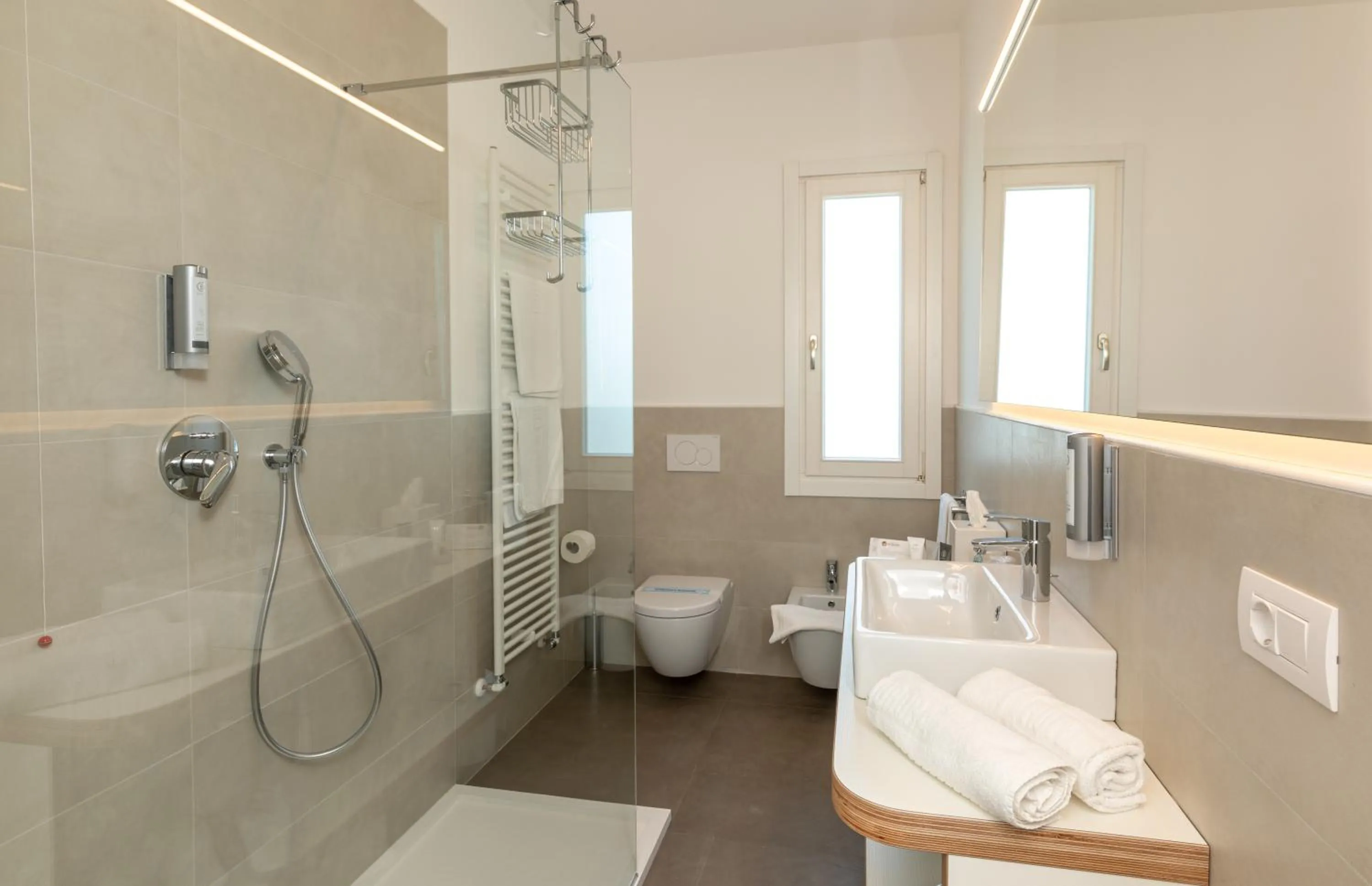 Bathroom in Hotel Aurora