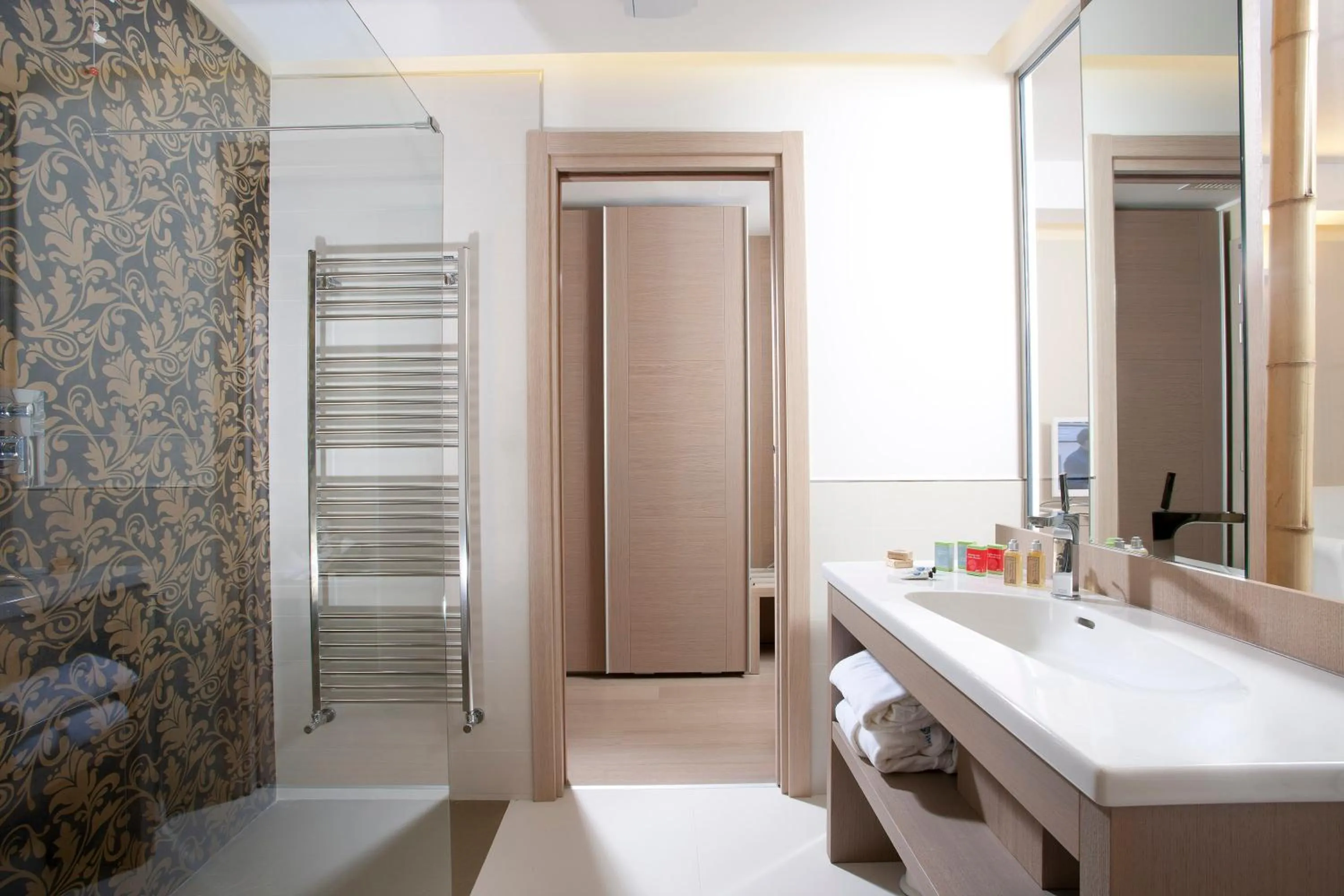 Photo of the whole room in Hotel Aurora