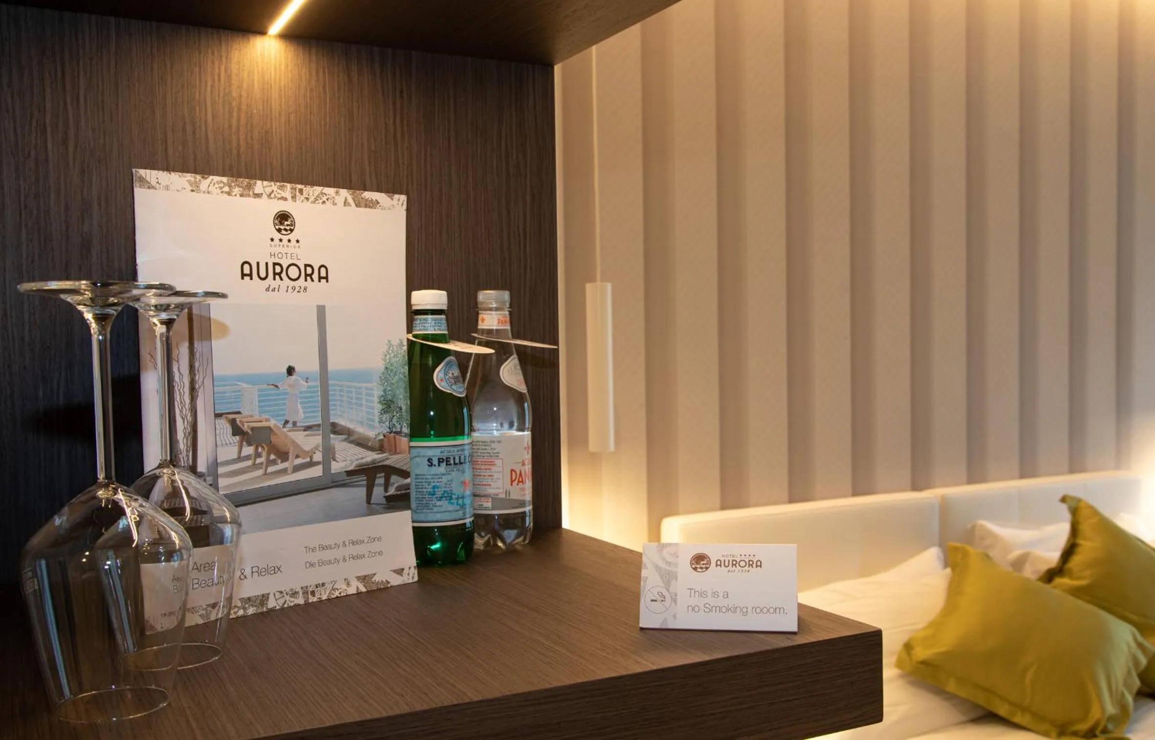 Photo of the whole room in Hotel Aurora