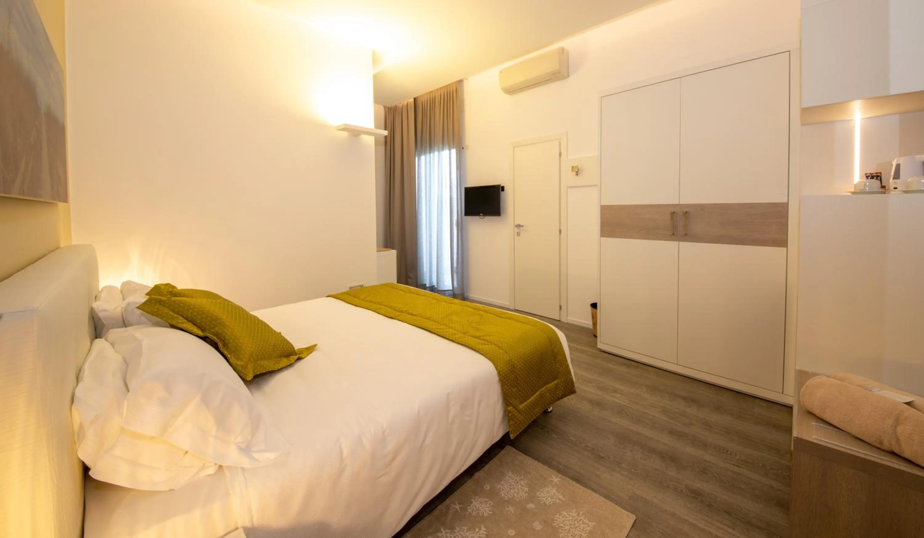 Photo of the whole room, Bed in Hotel Aurora