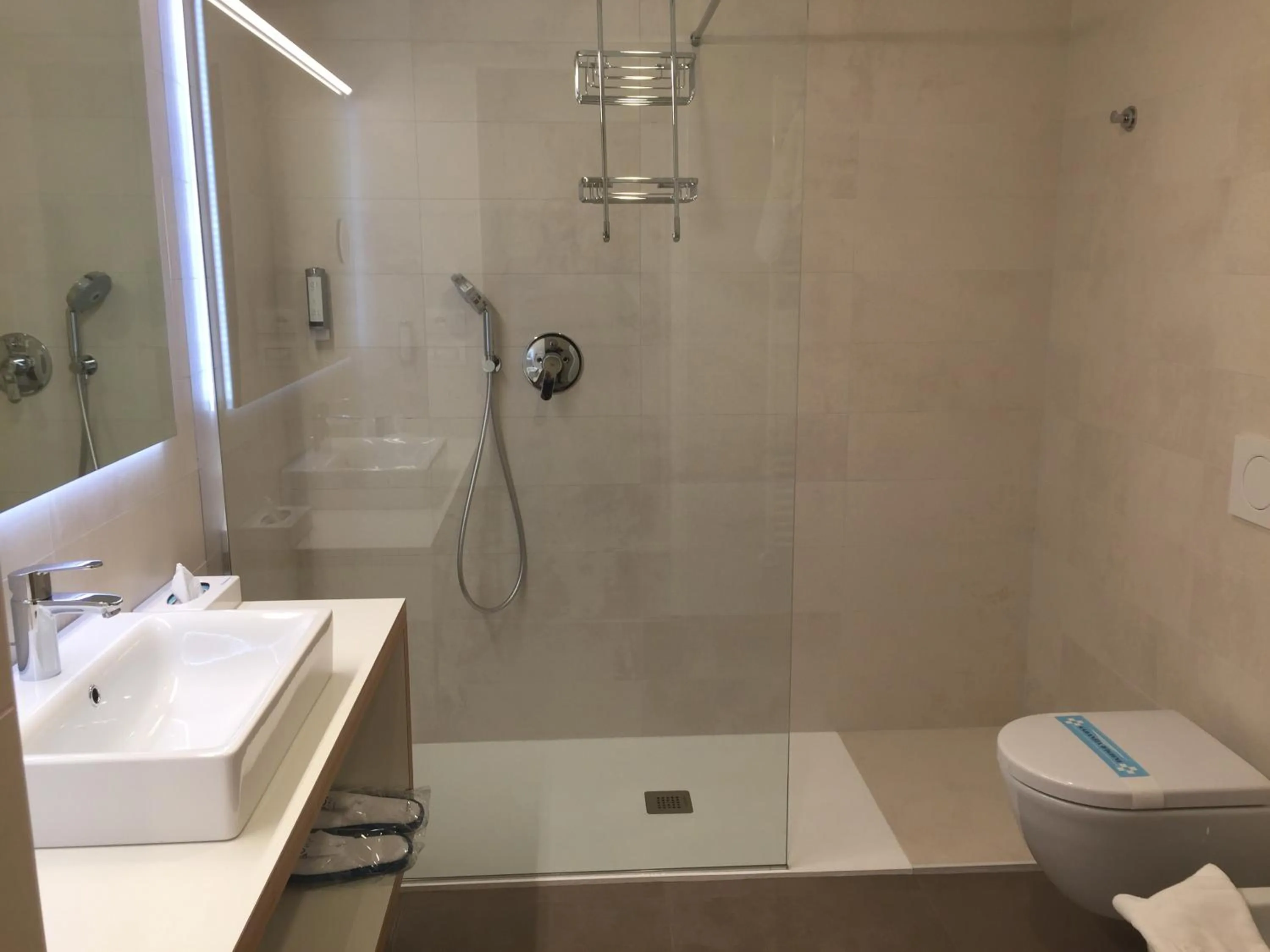 Bathroom in Hotel Aurora