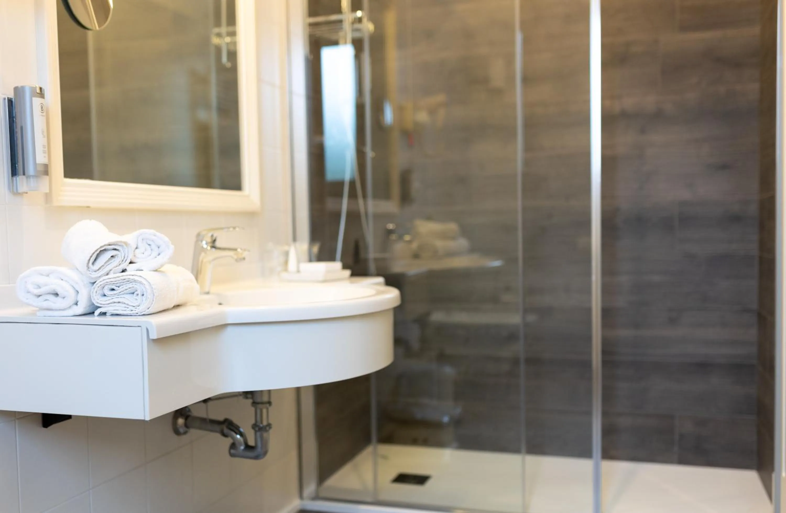 Shower in Hotel Aurora