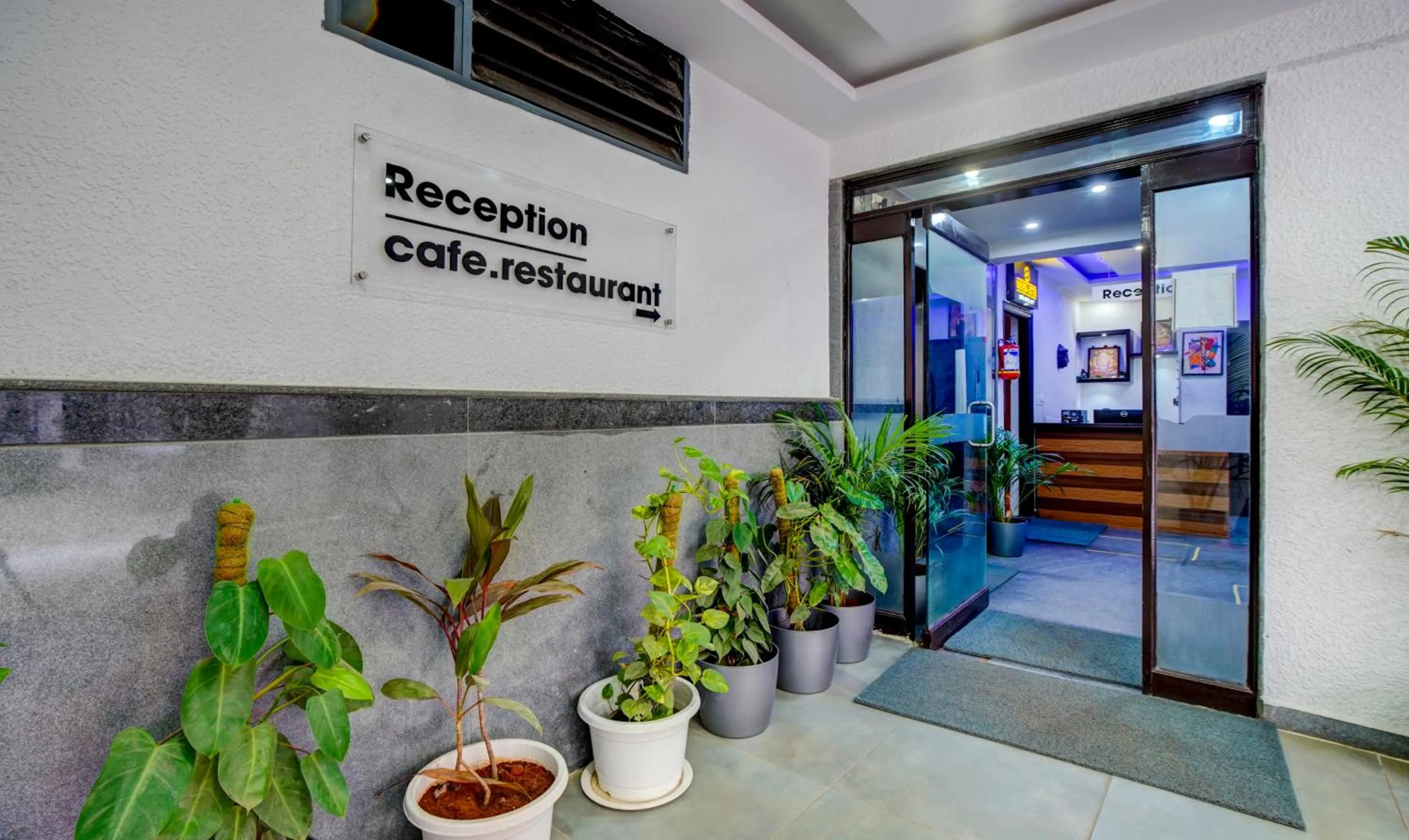 Facade/entrance in Nevesa Inn